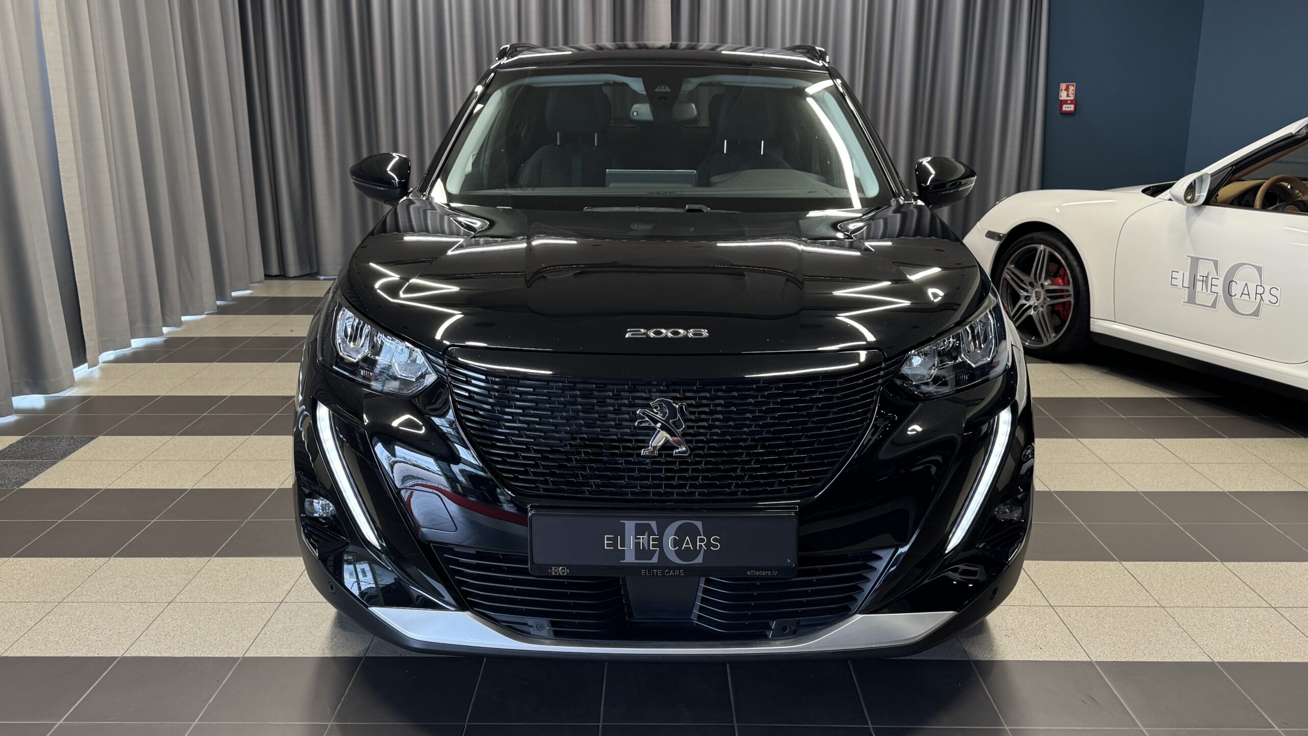 Car image 8