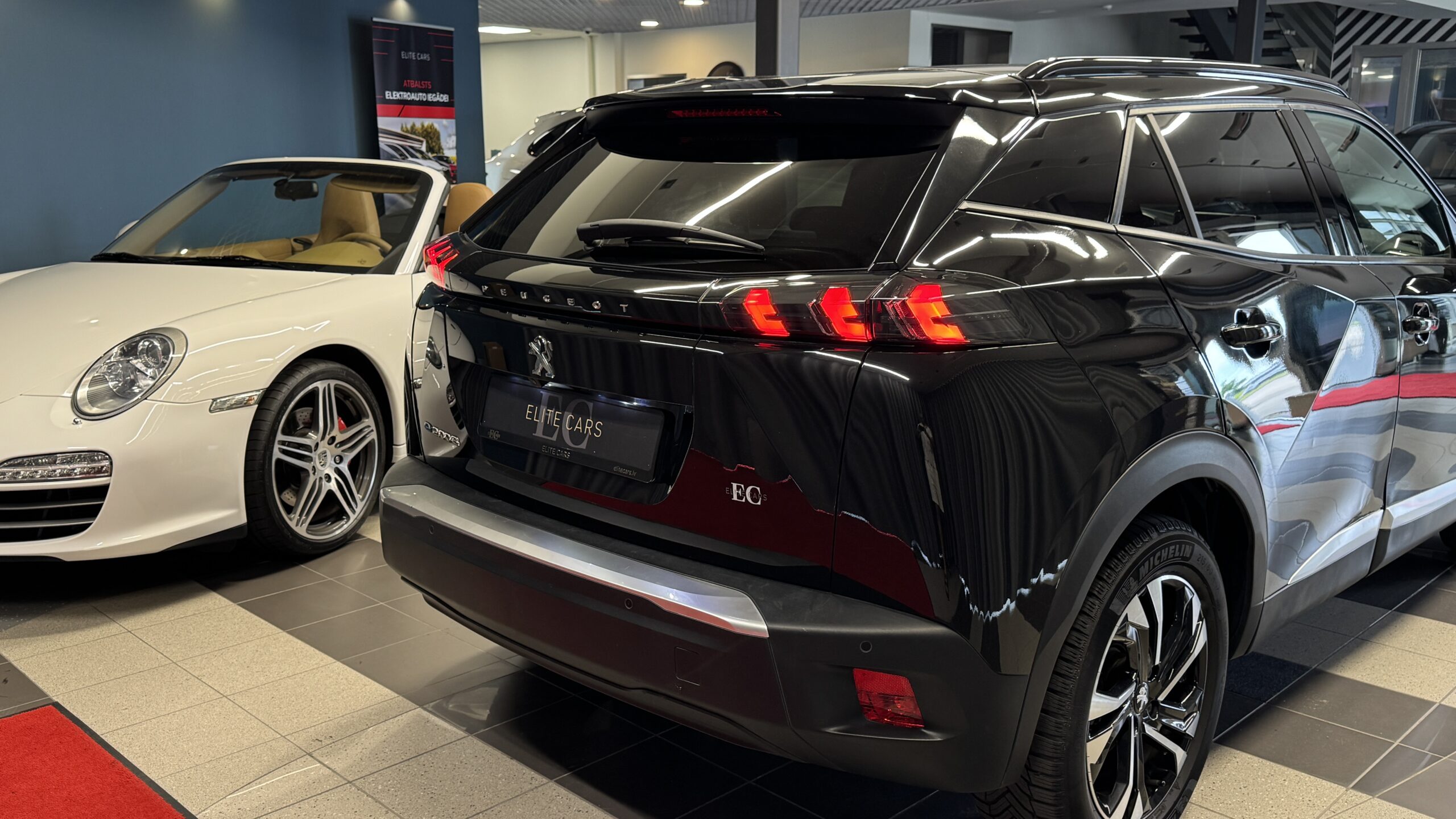 Car image 9