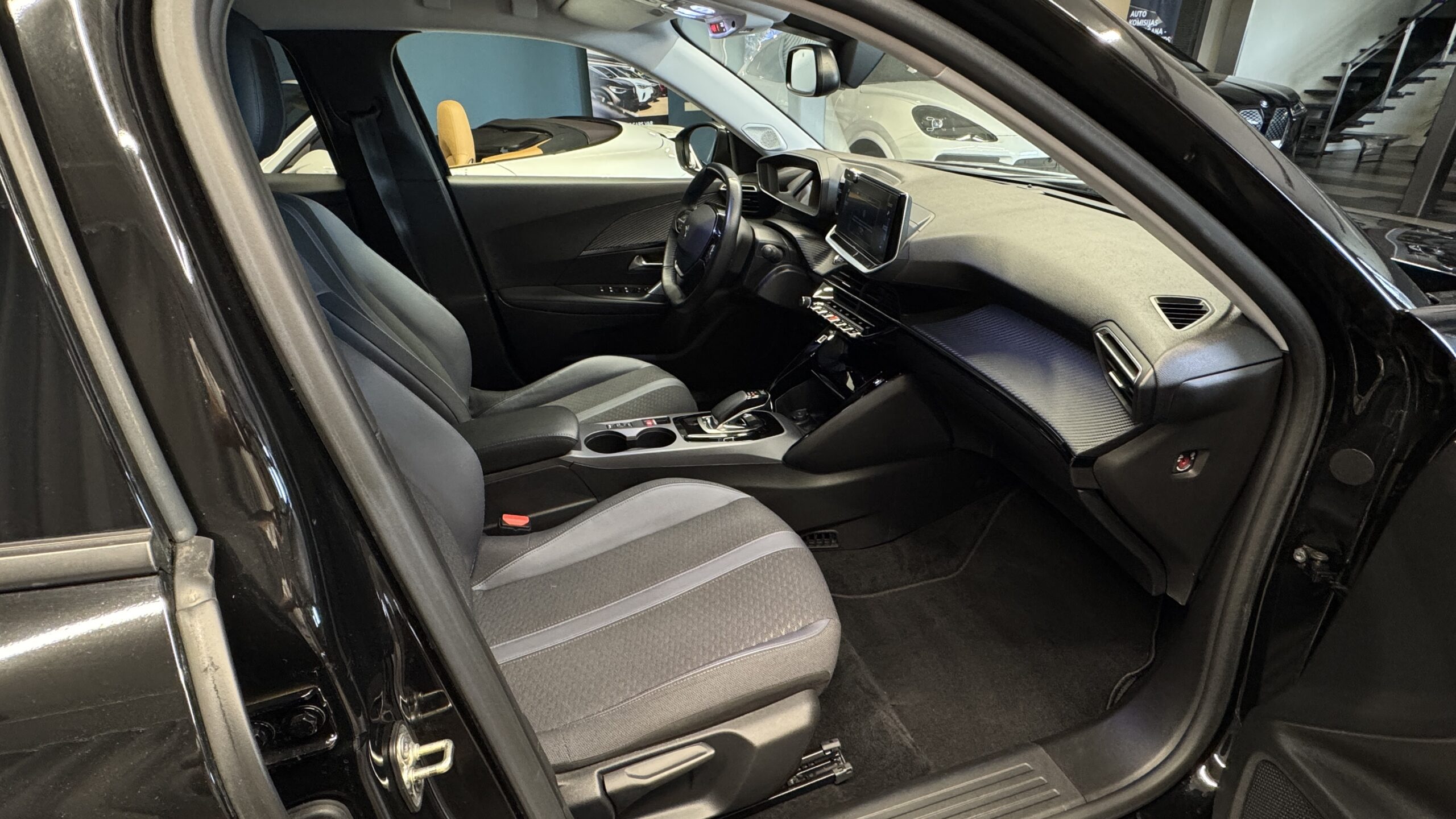 Car image 10