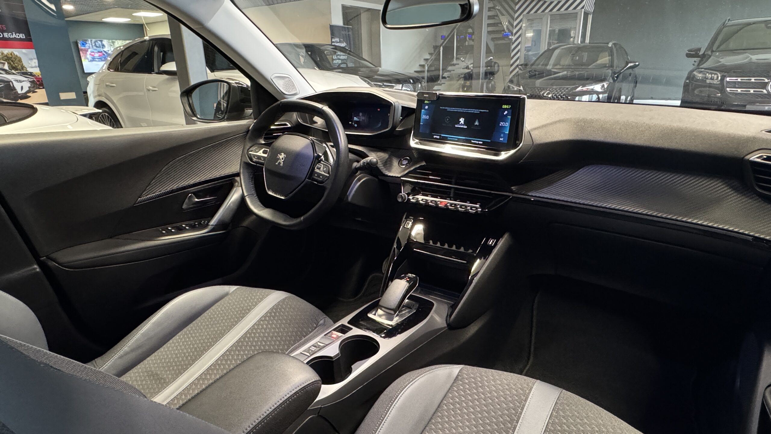 Car image 12