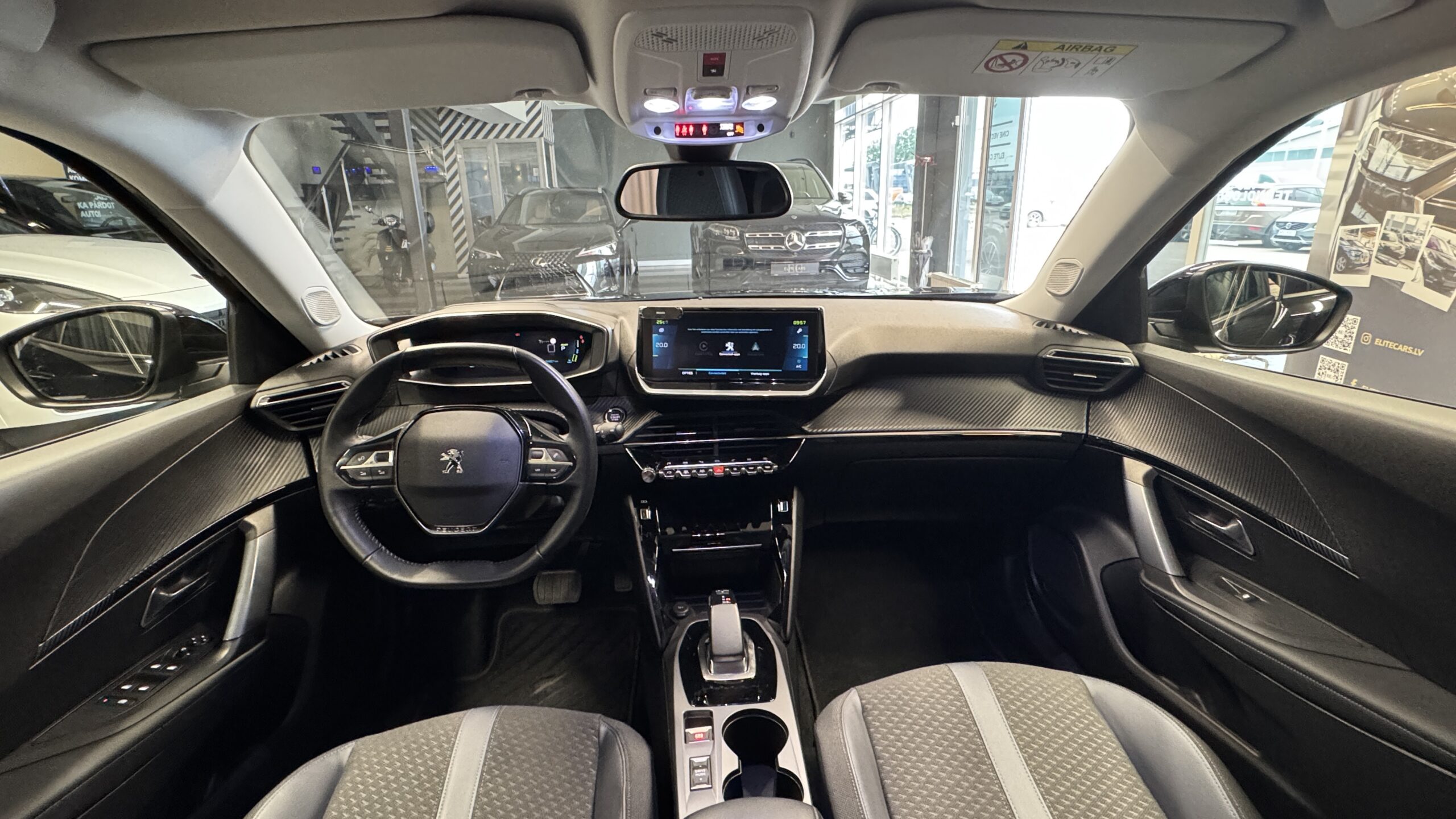 Car image 13