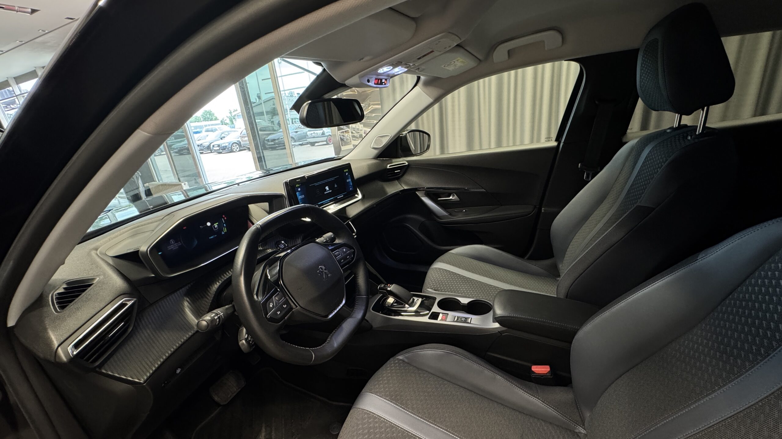 Car image 14