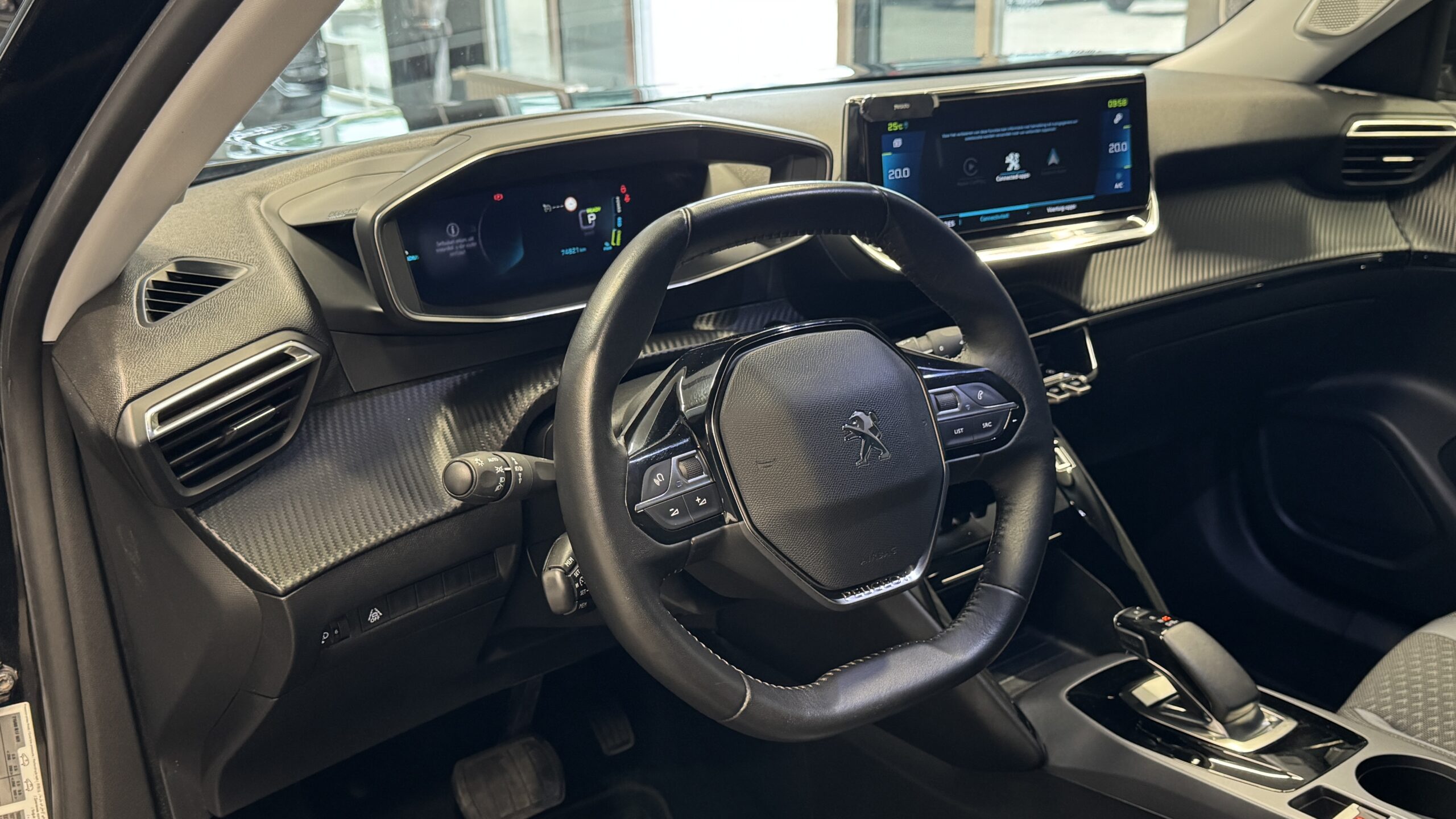 Car image 15