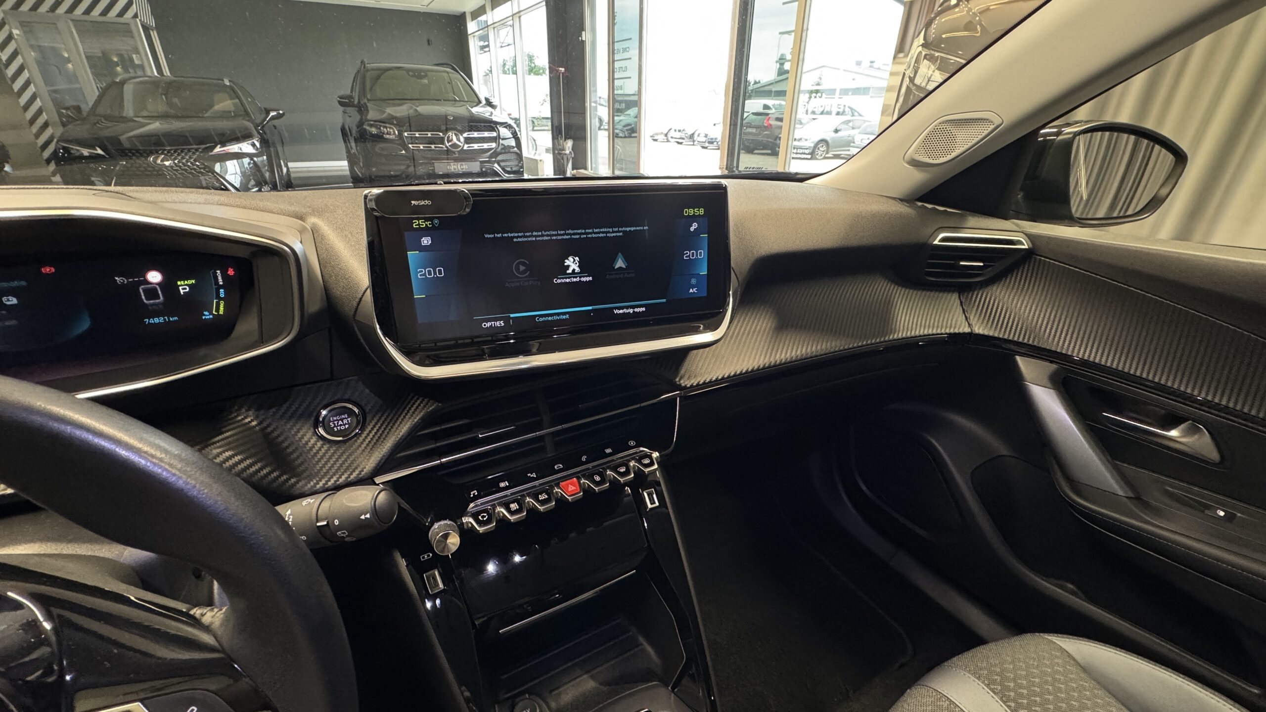 Car image 17