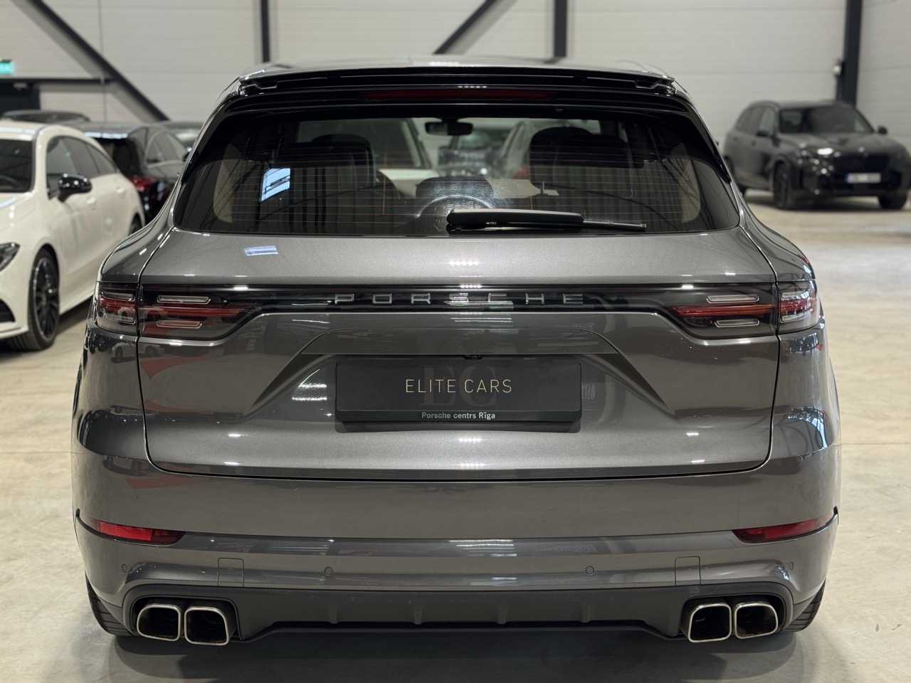 Car image 4