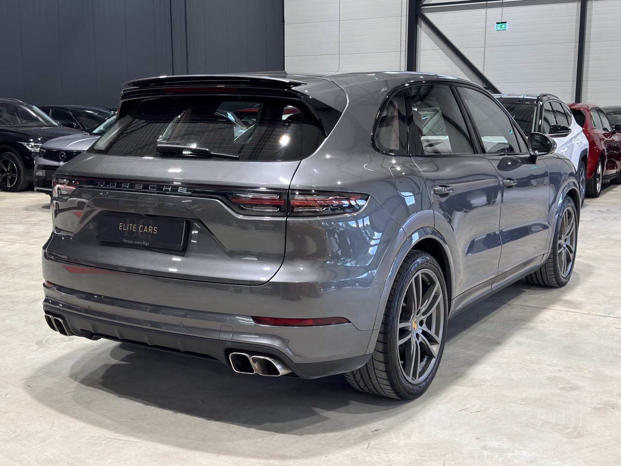 Car image 3