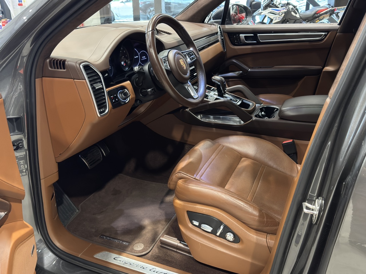 Car image 7