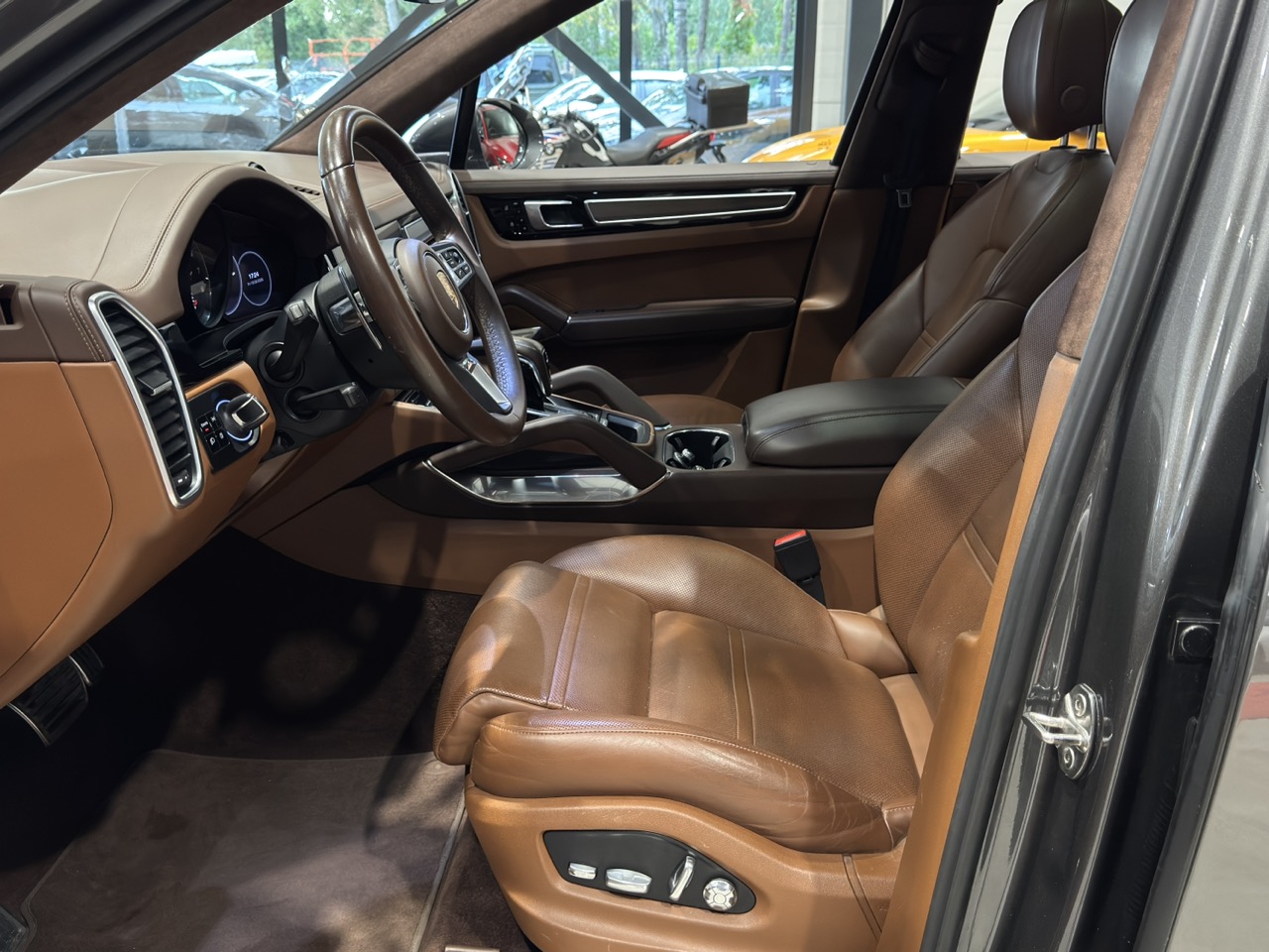 Car image 6
