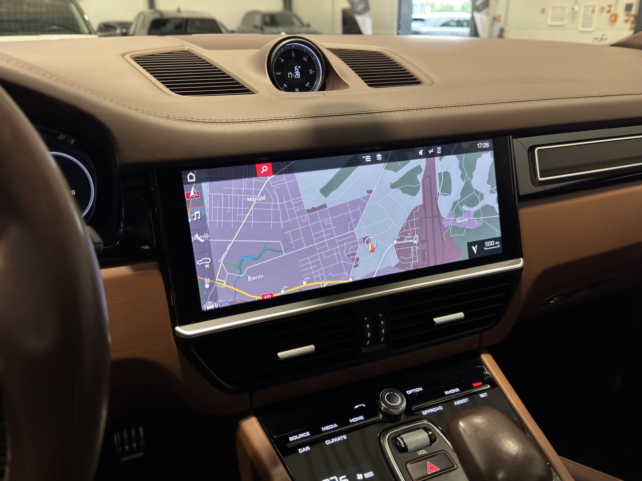 Car image 27
