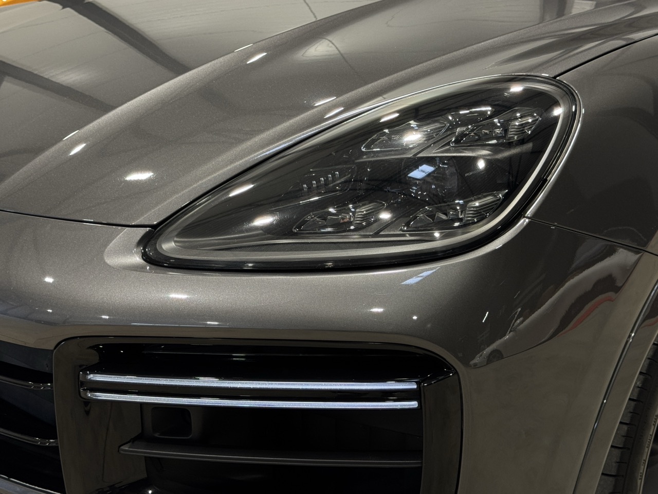 Car image 32
