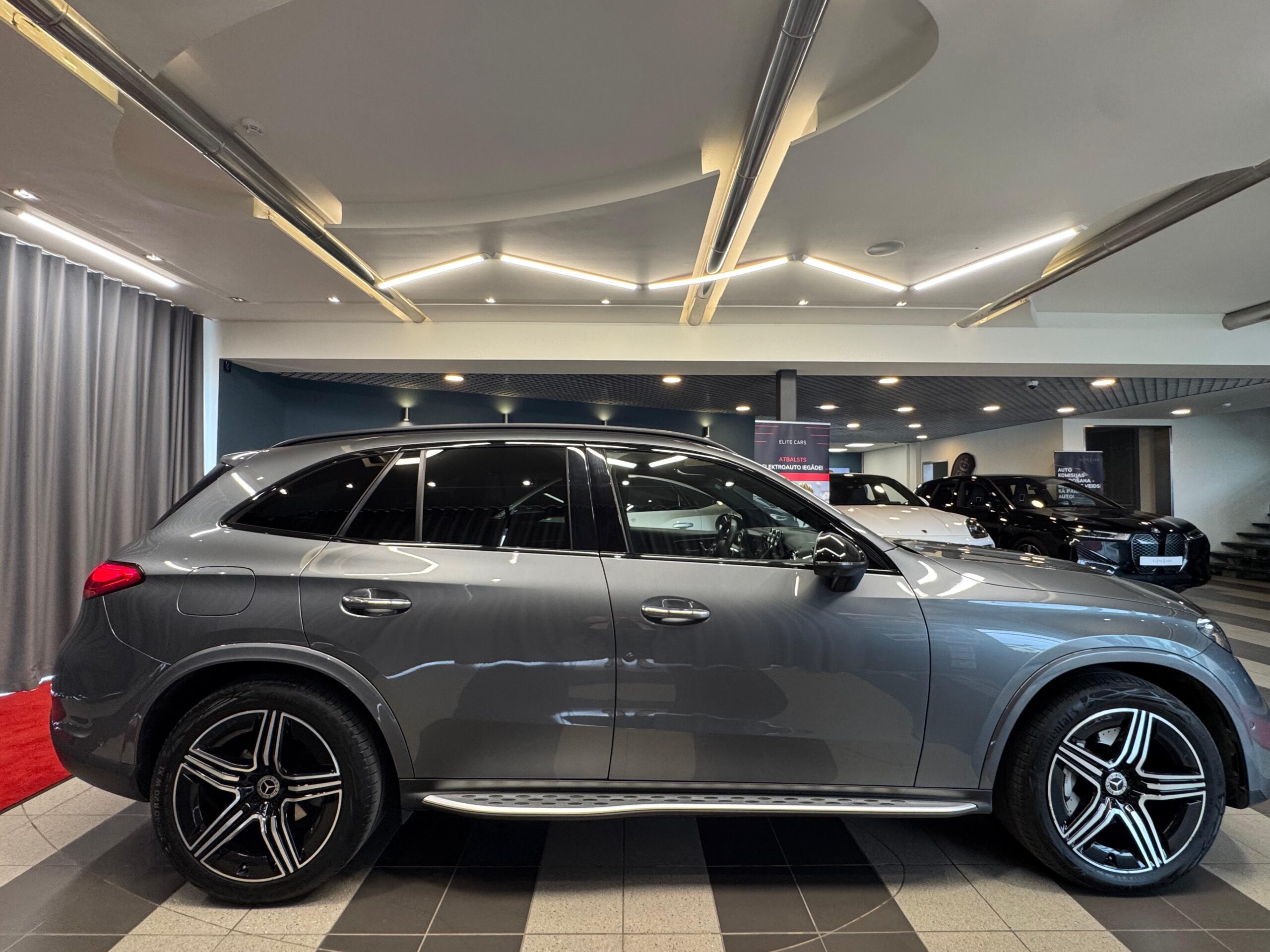 Car image 7
