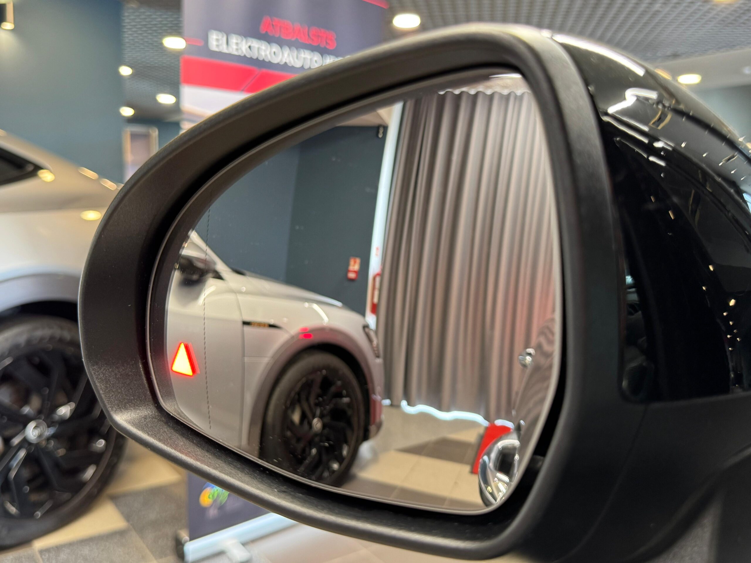 Car image 33