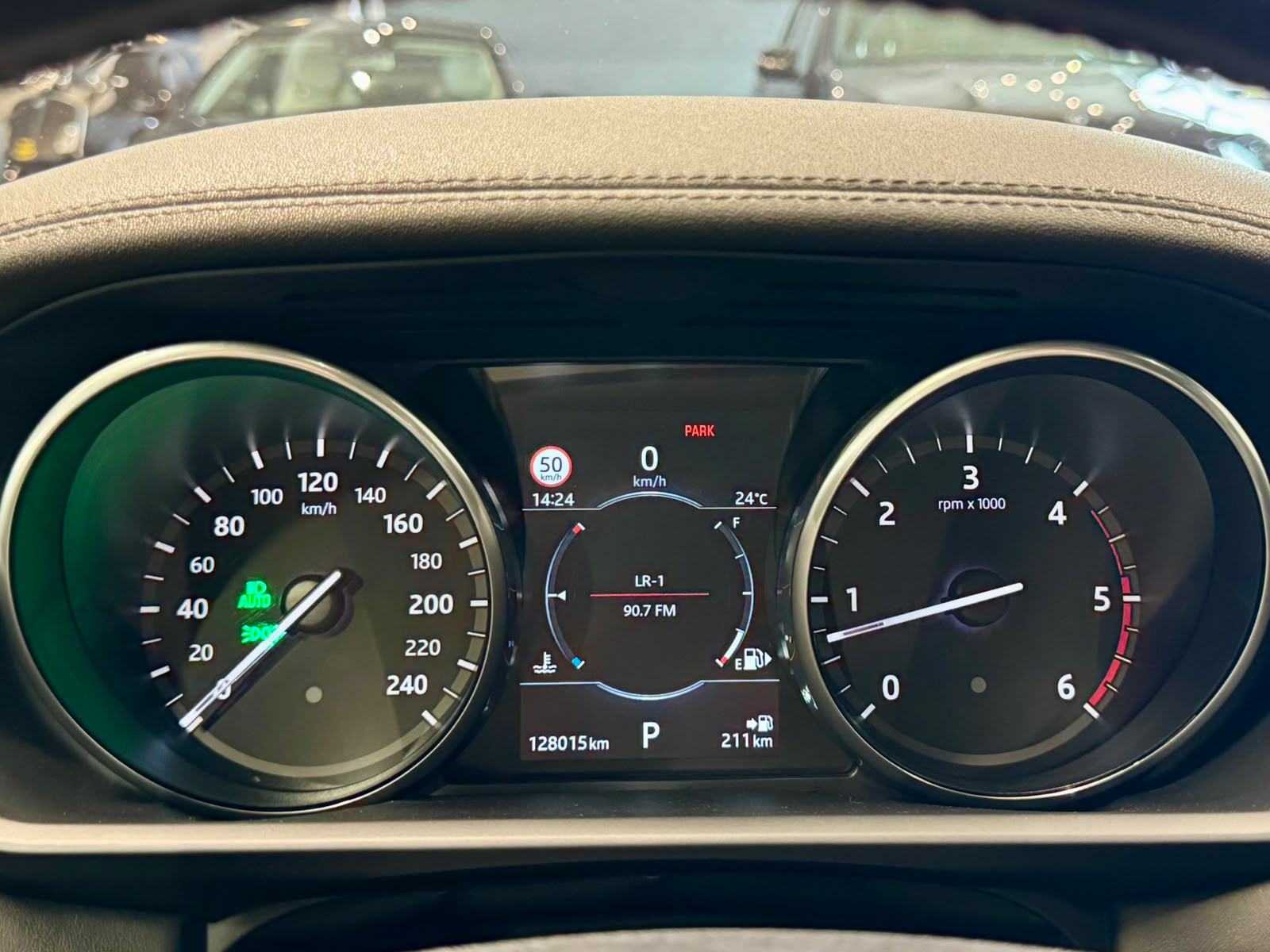 Car image 11