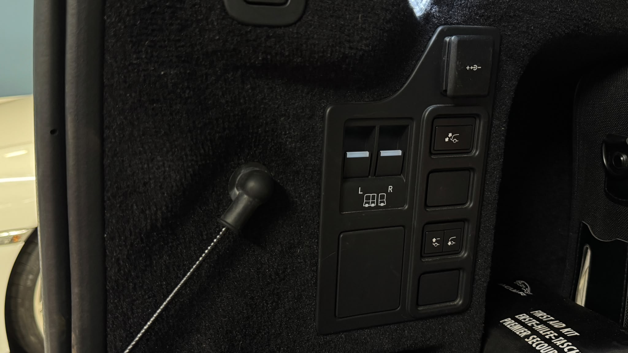 Car image 23
