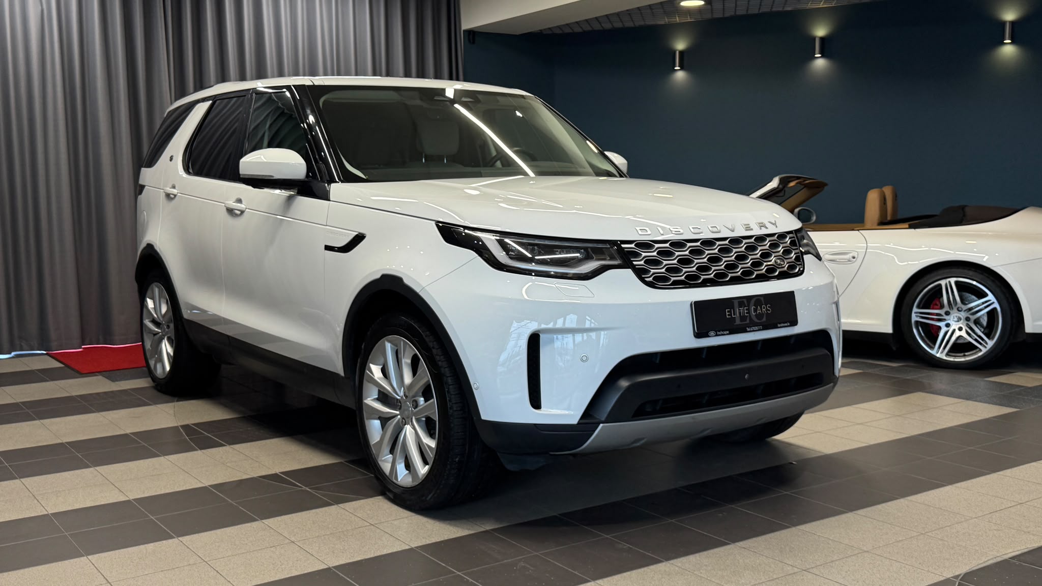 Car image 4