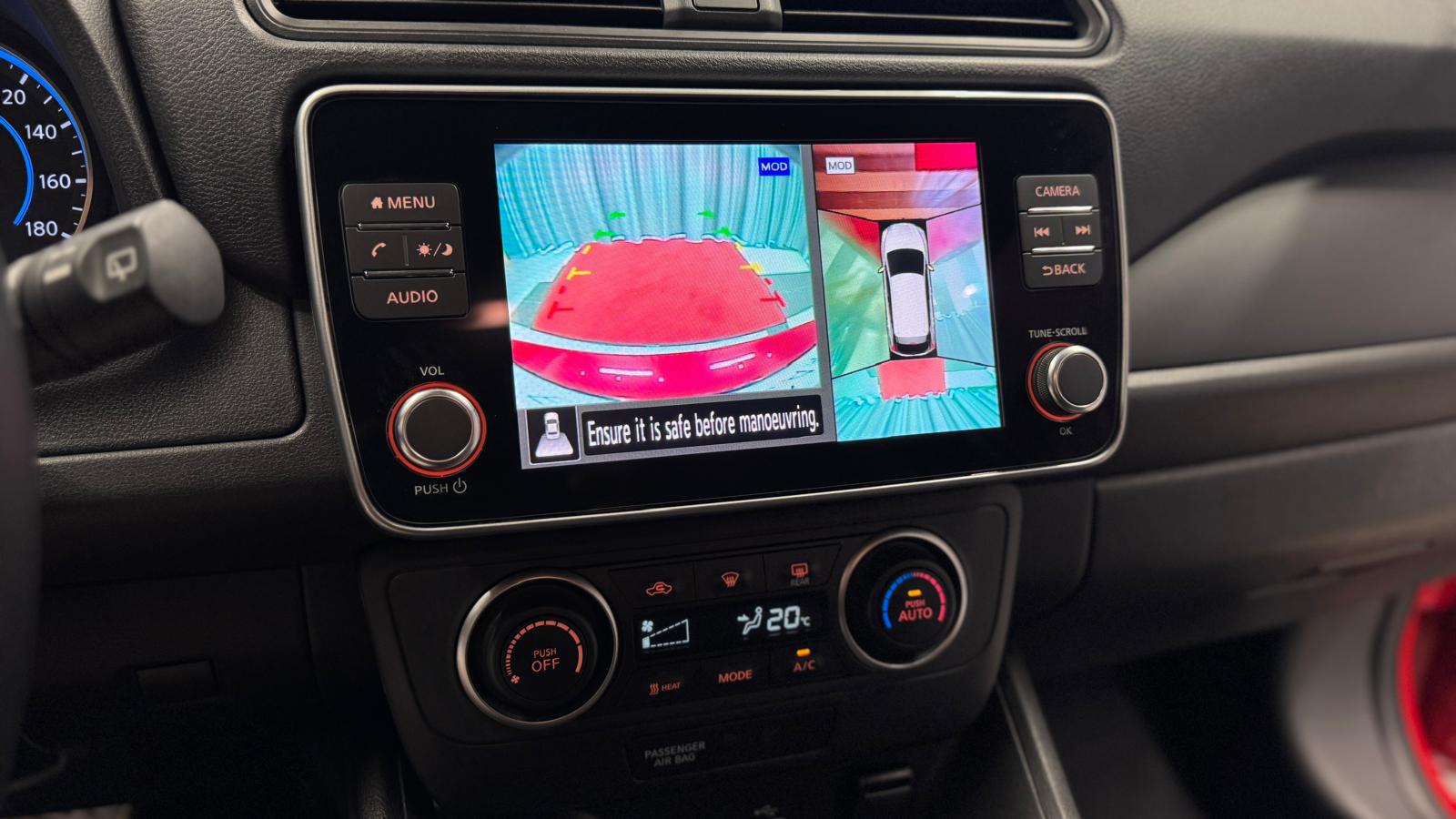 Car image 14
