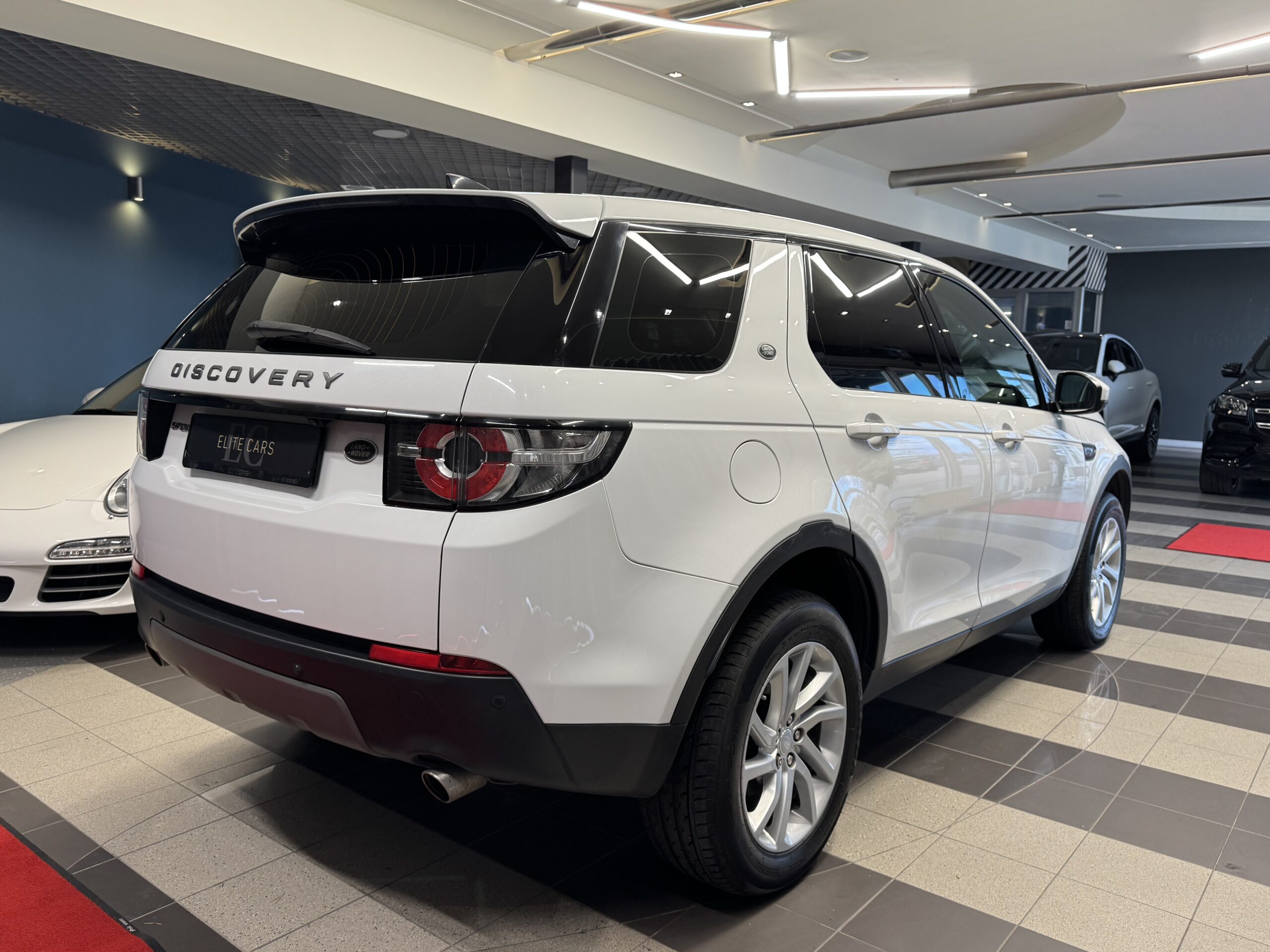Car image 7
