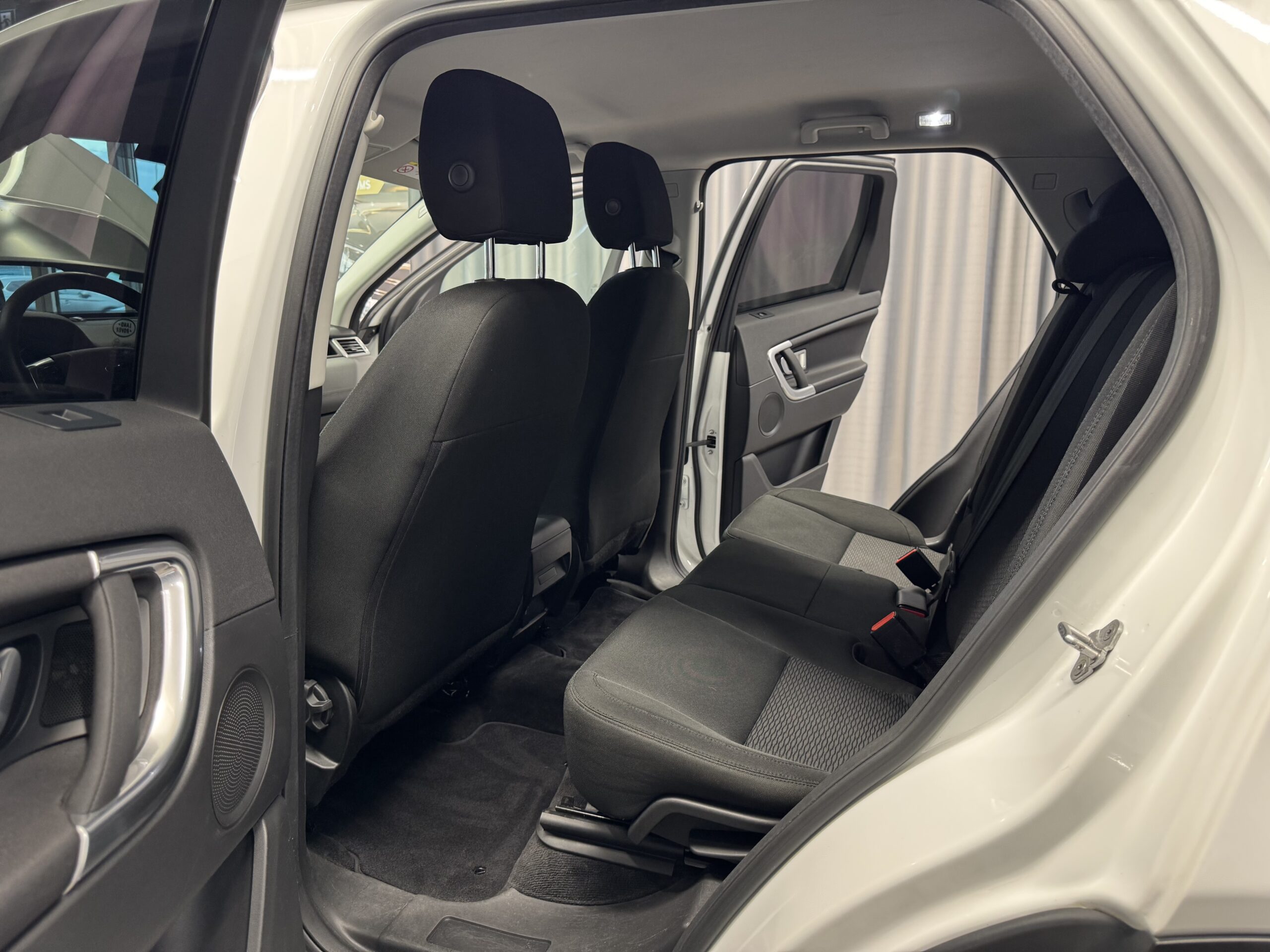 Car image 27