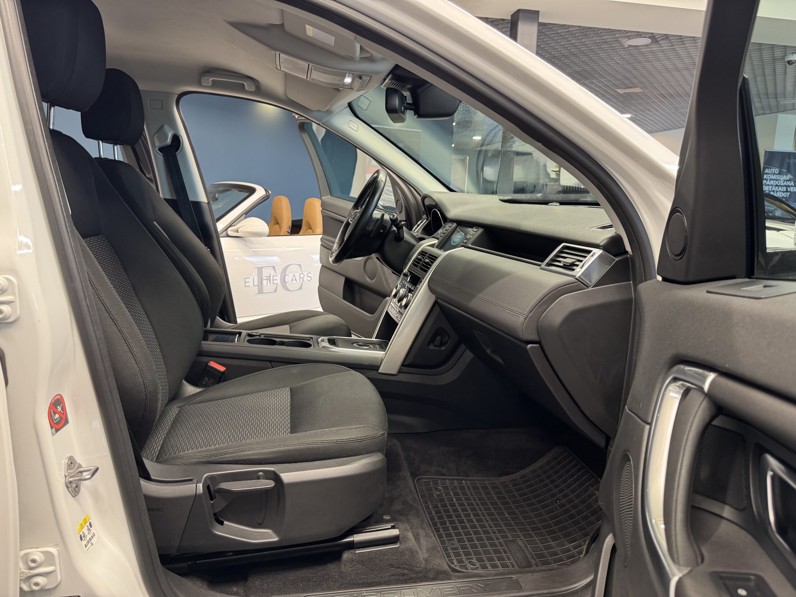 Car image 25