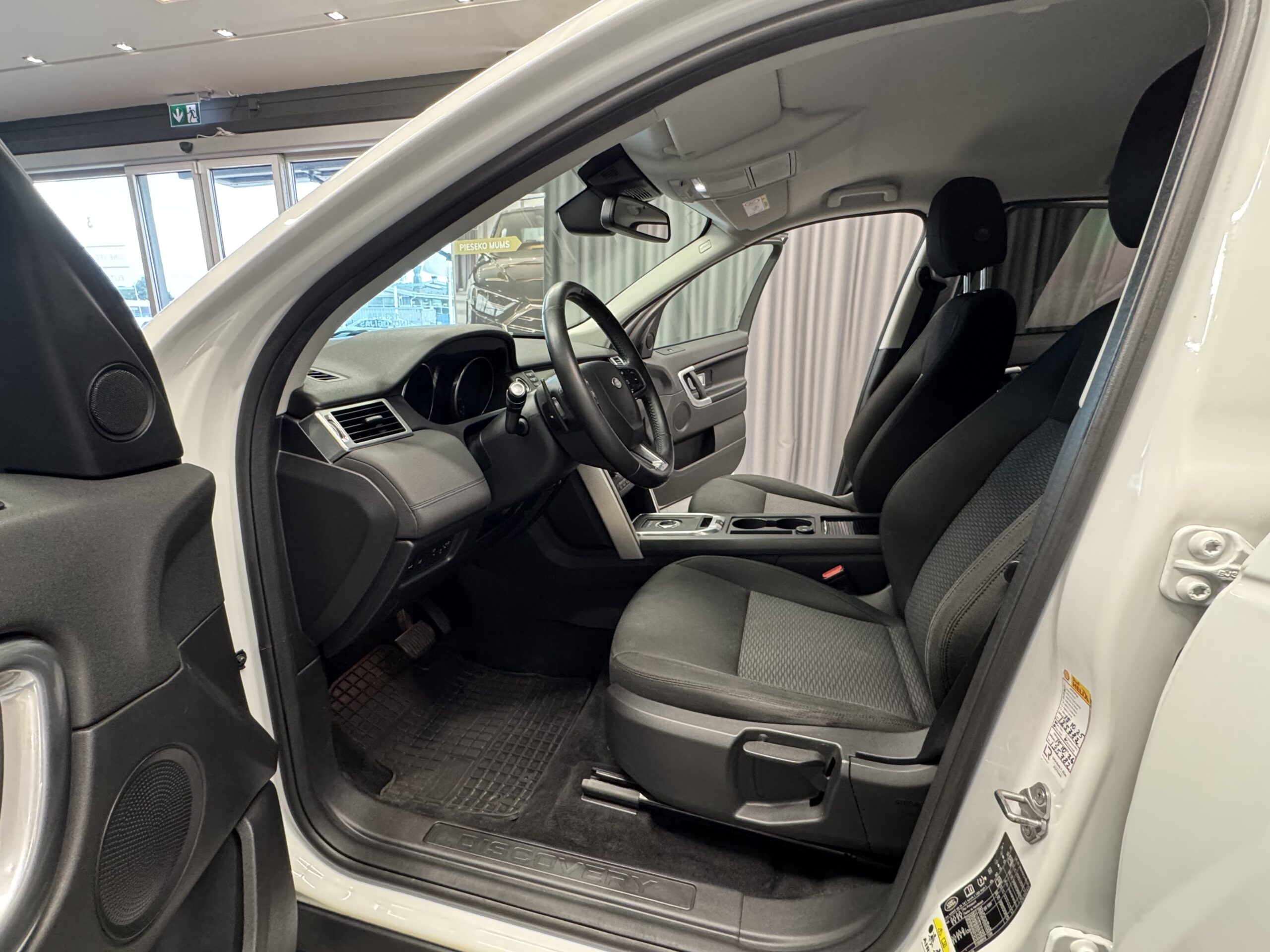 Car image 10