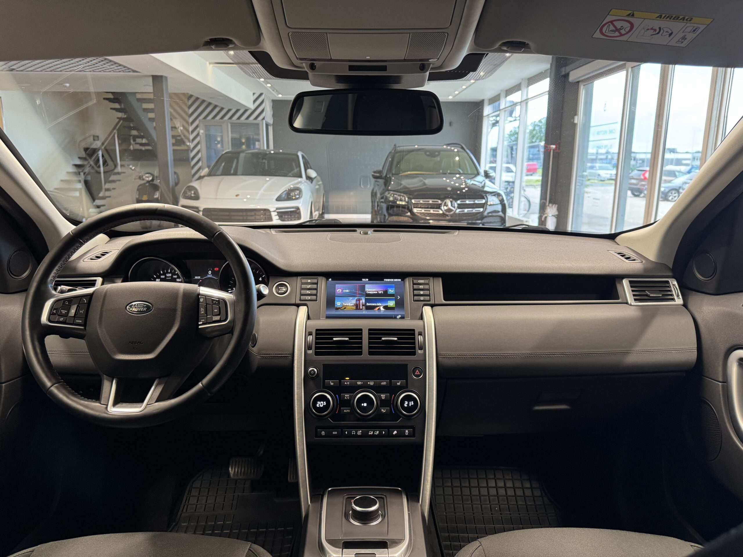 Car image 13