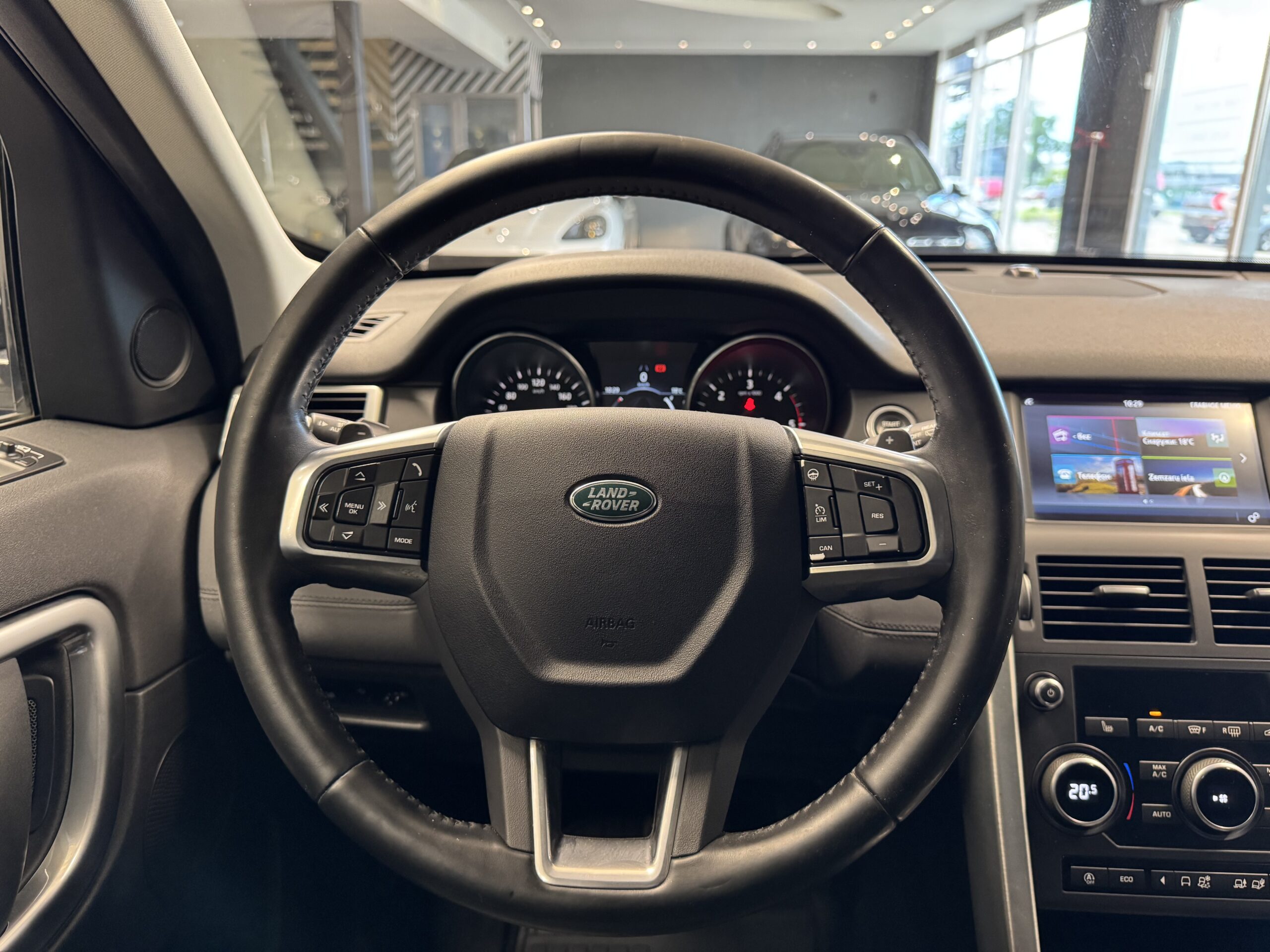 Car image 14