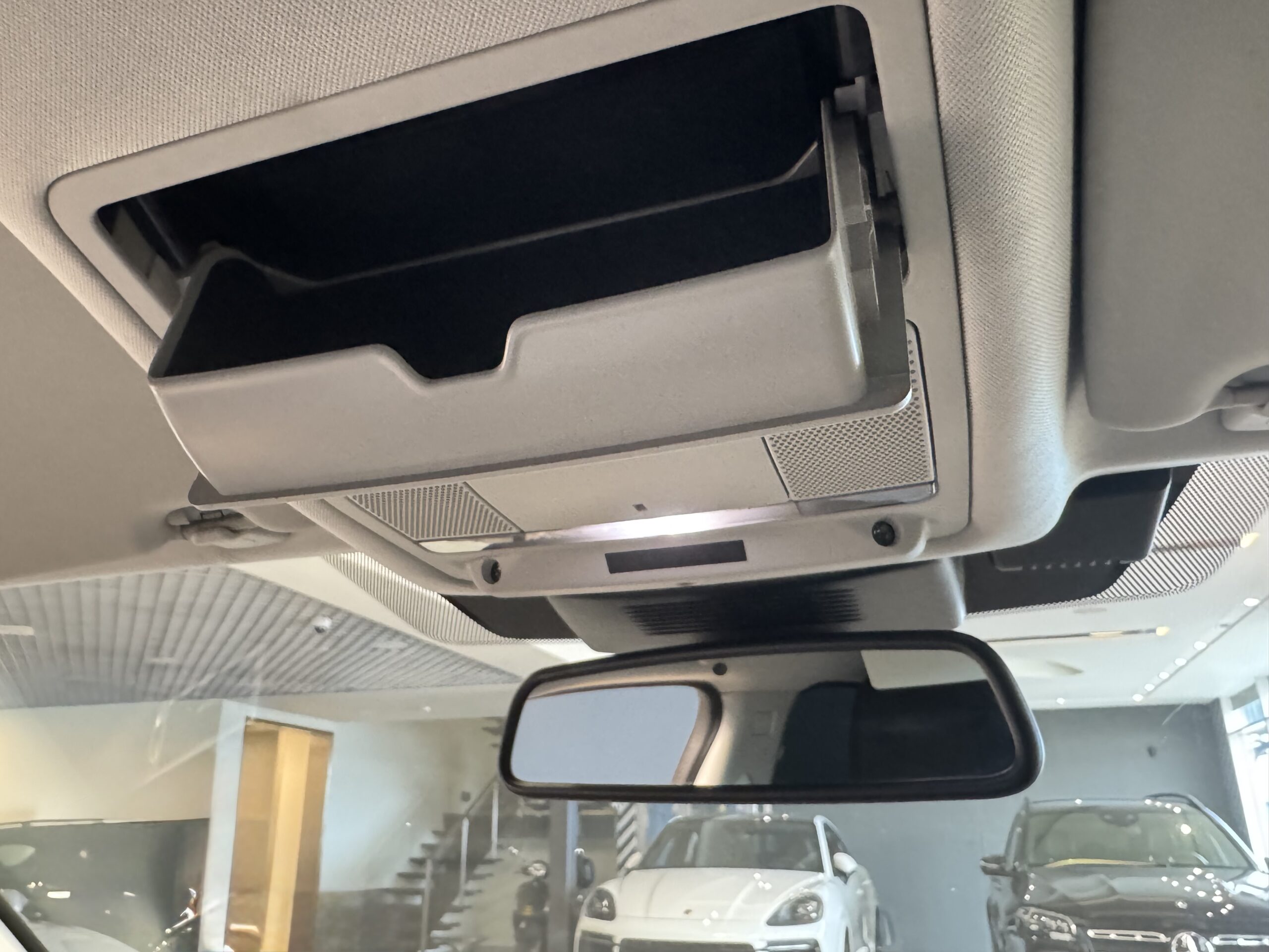 Car image 24