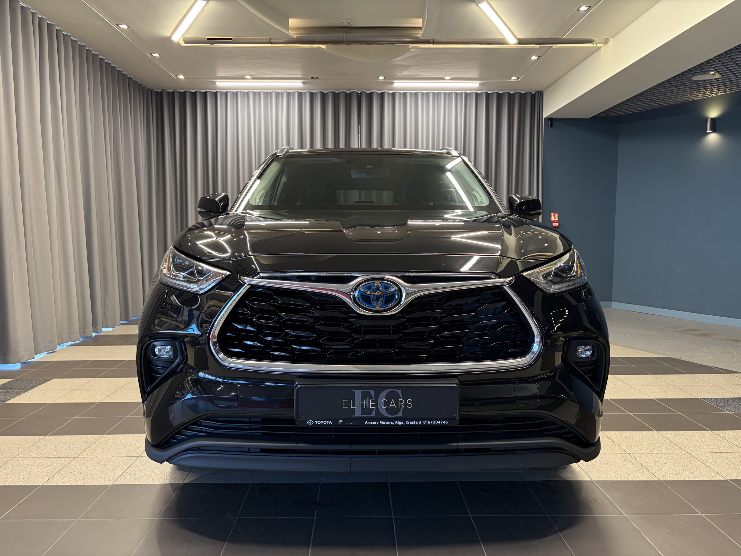 Car image 2