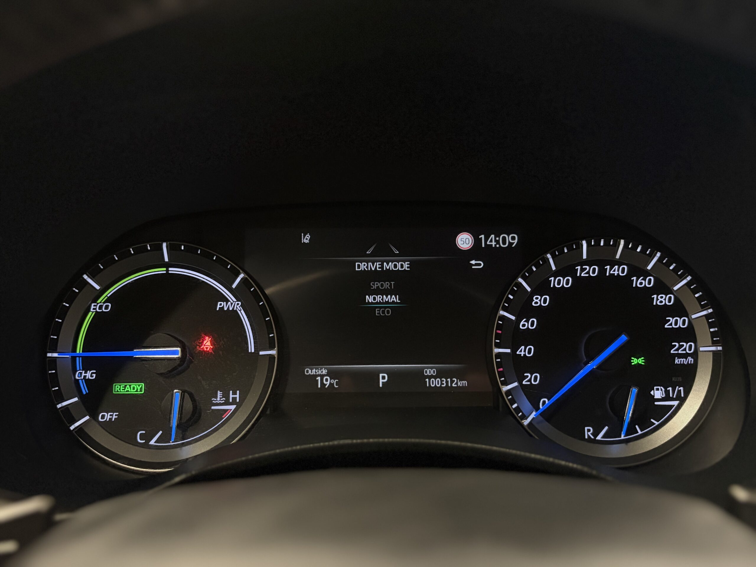 Car image 25