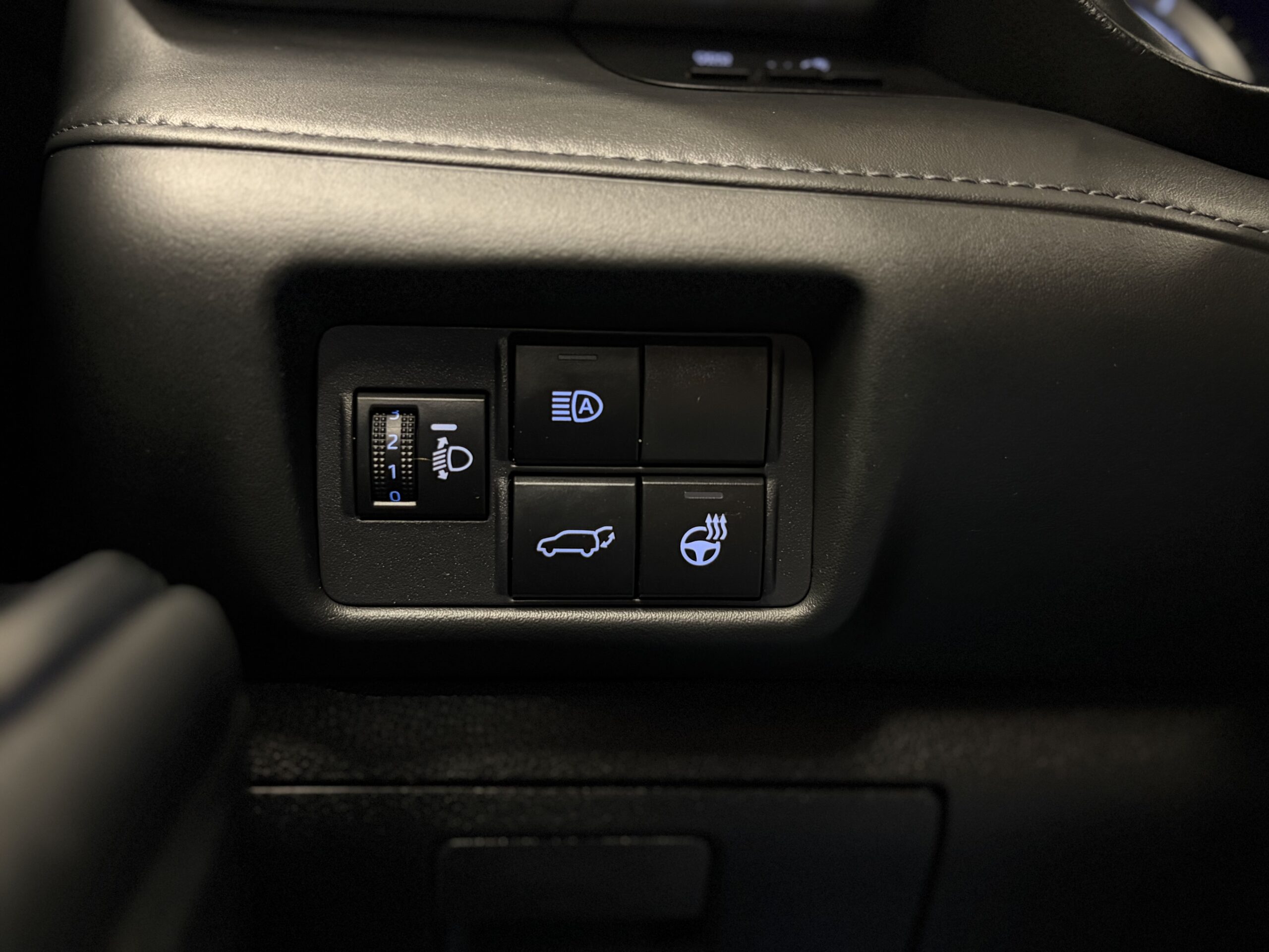 Car image 30