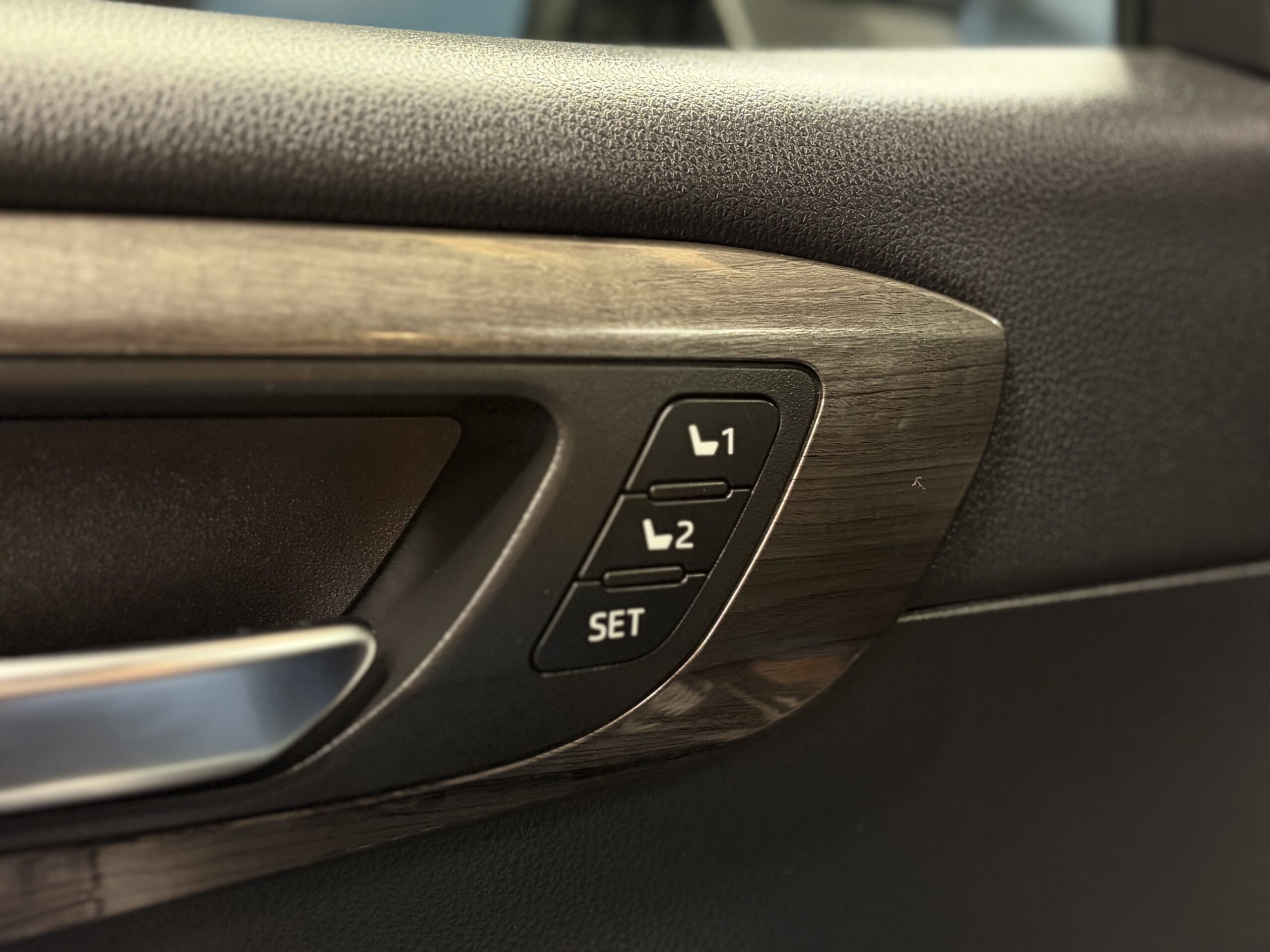 Car image 33