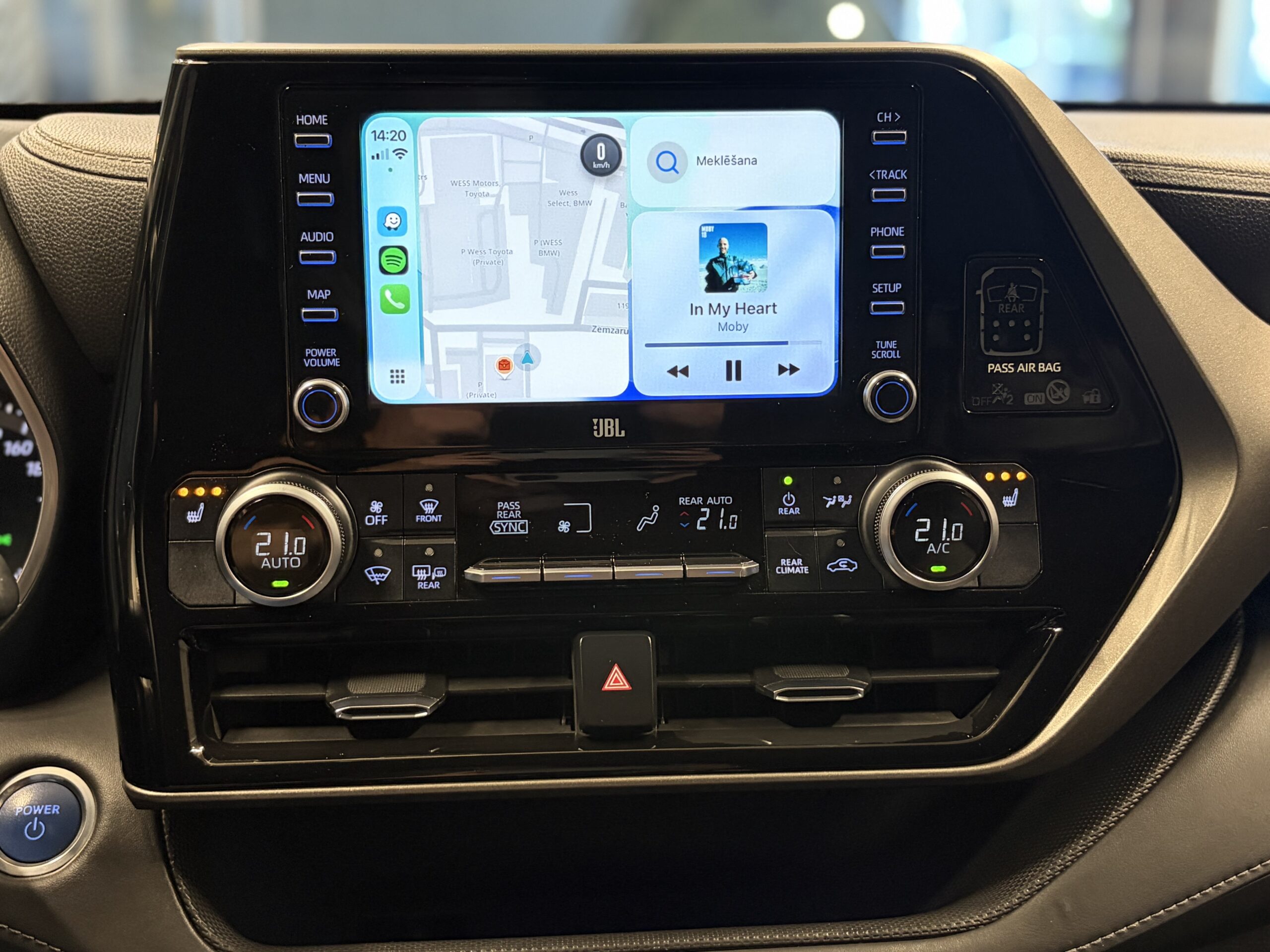 Car image 26