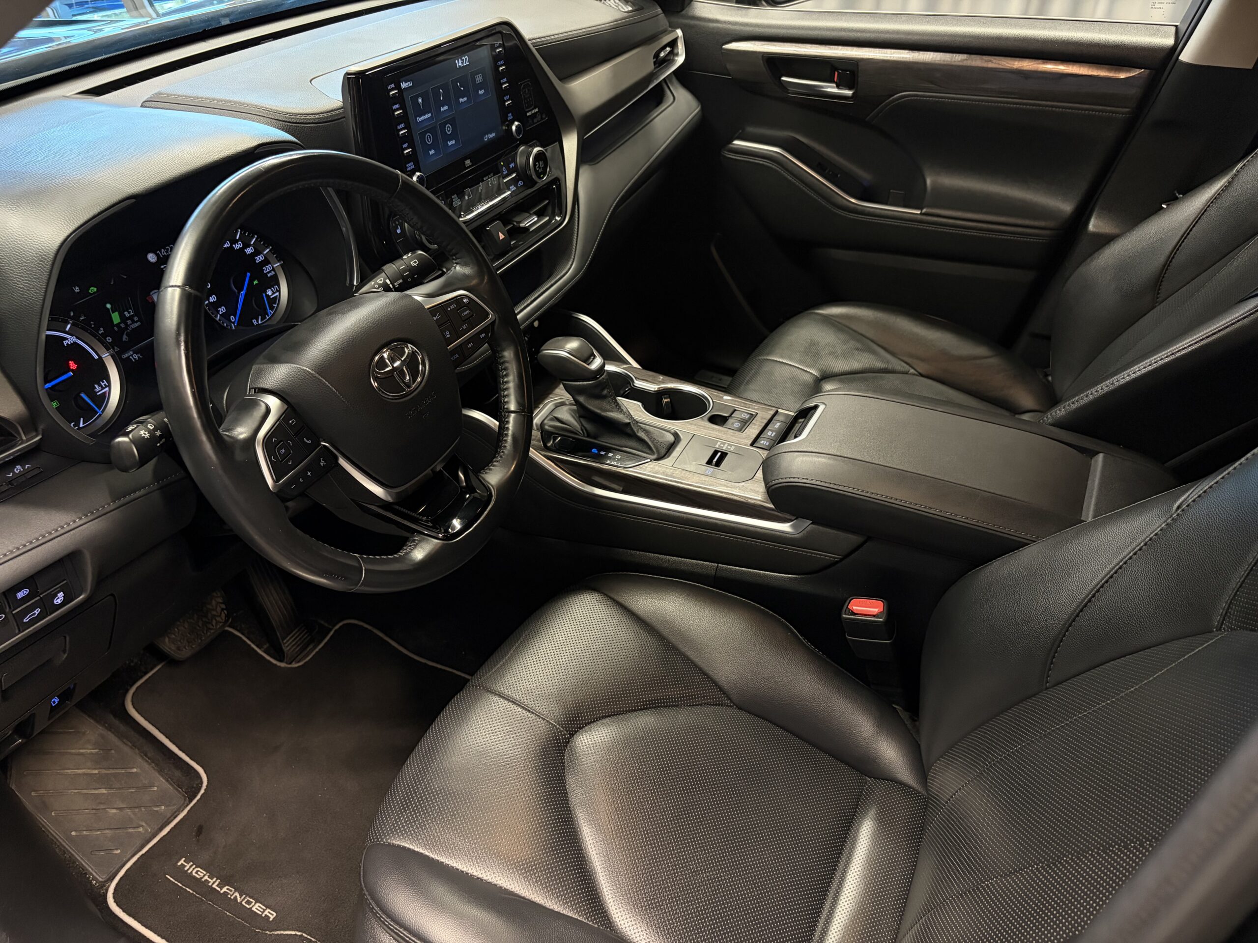 Car image 12