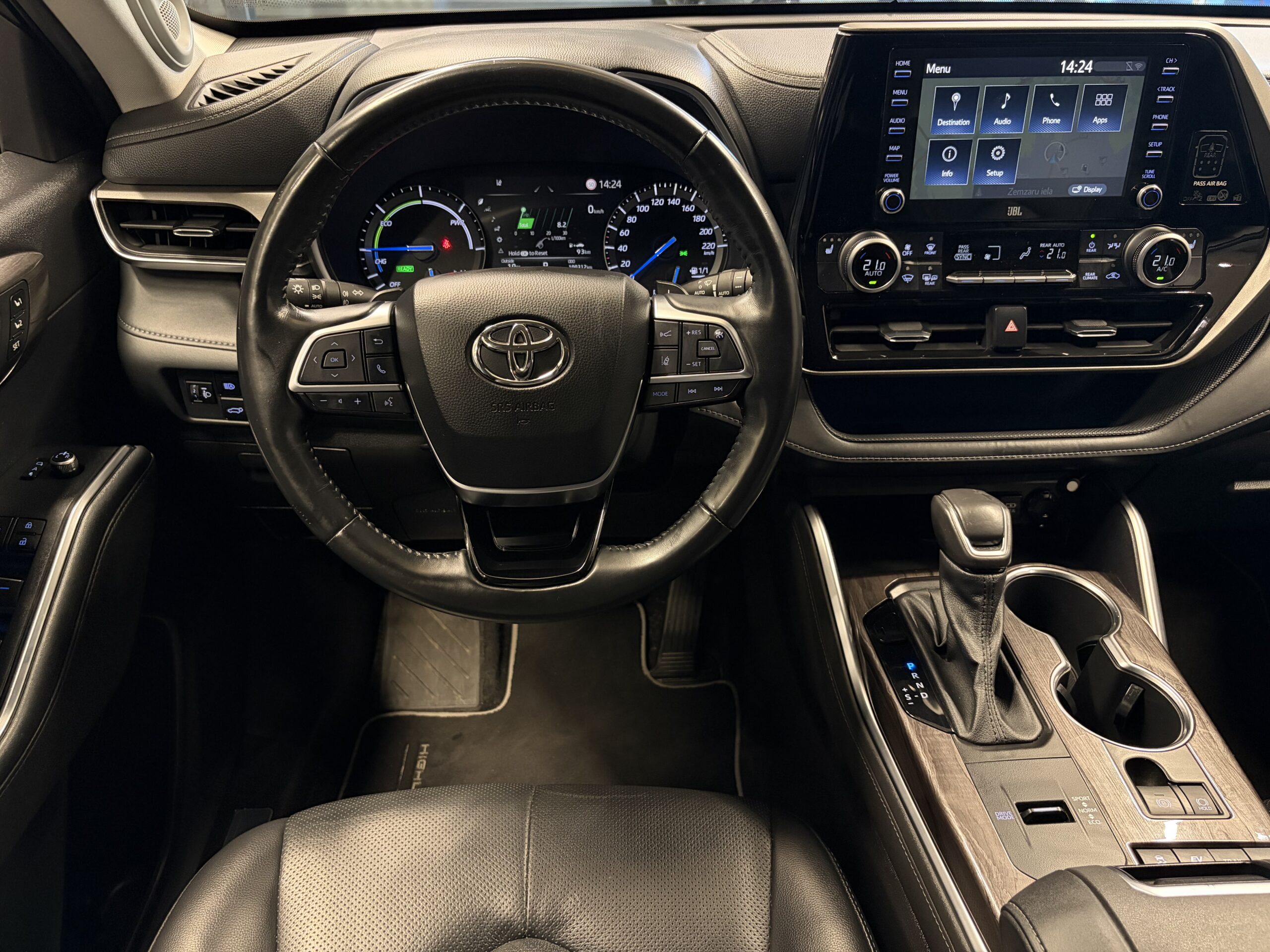 Car image 13