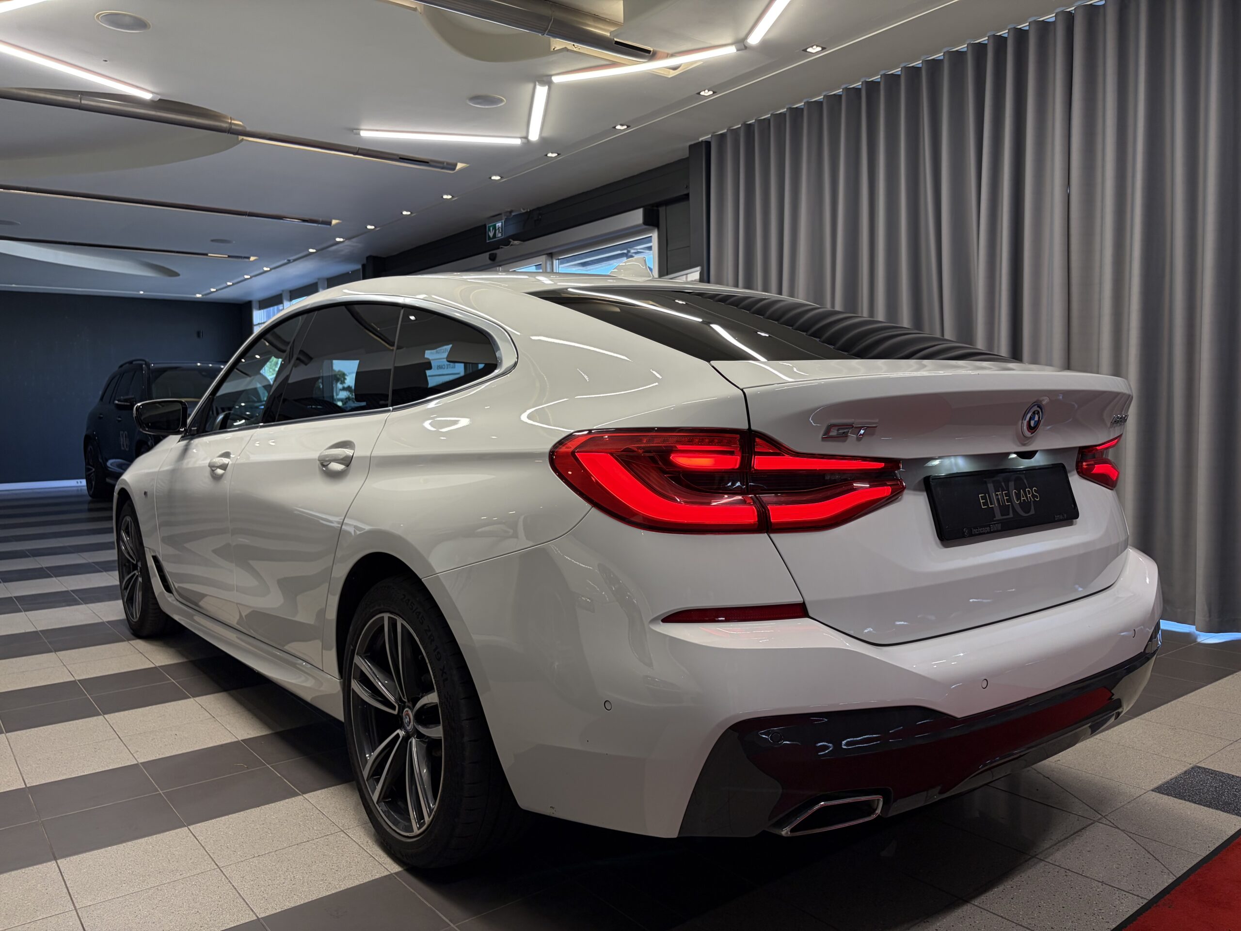Car image 7