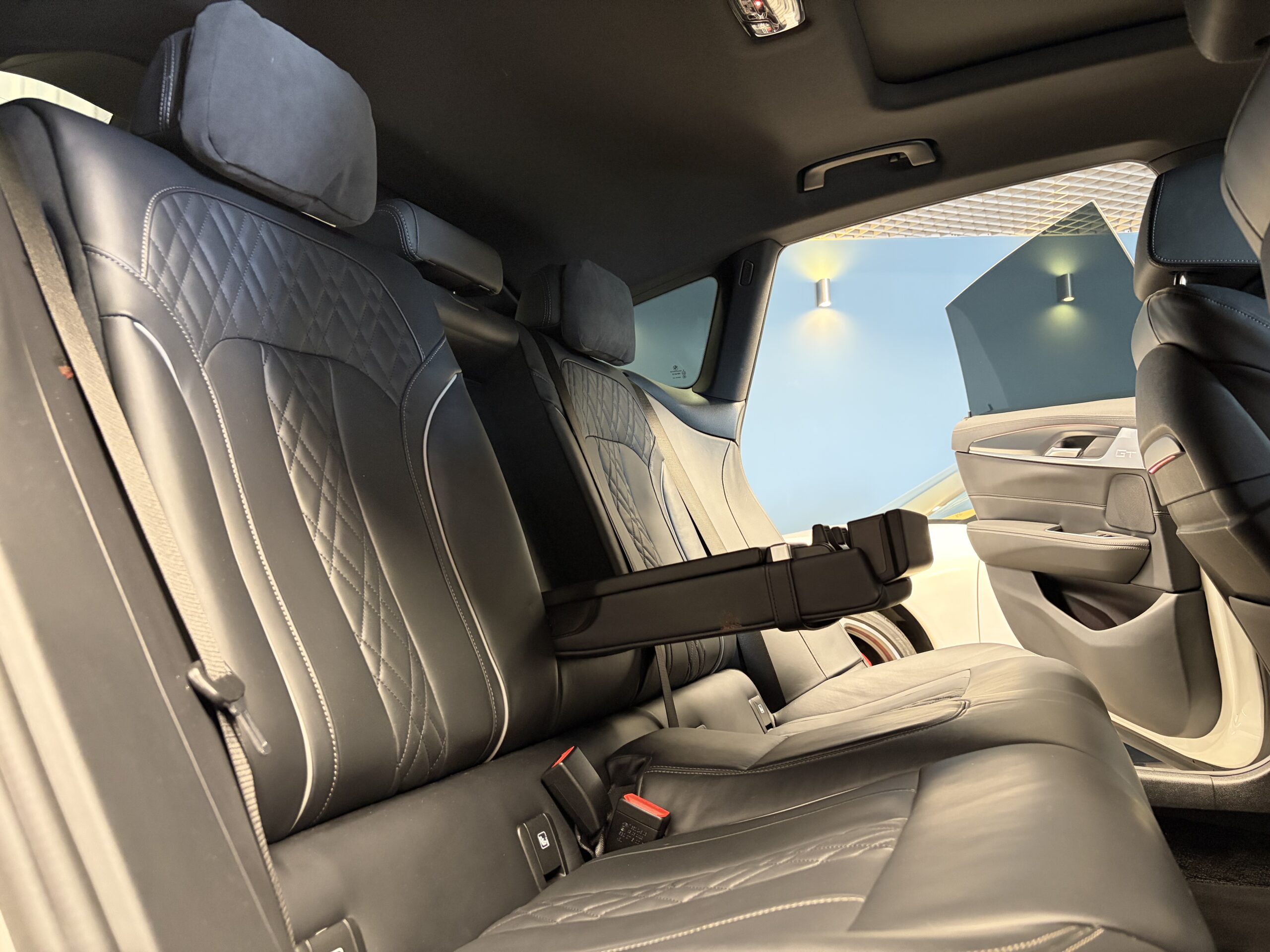 Car image 31