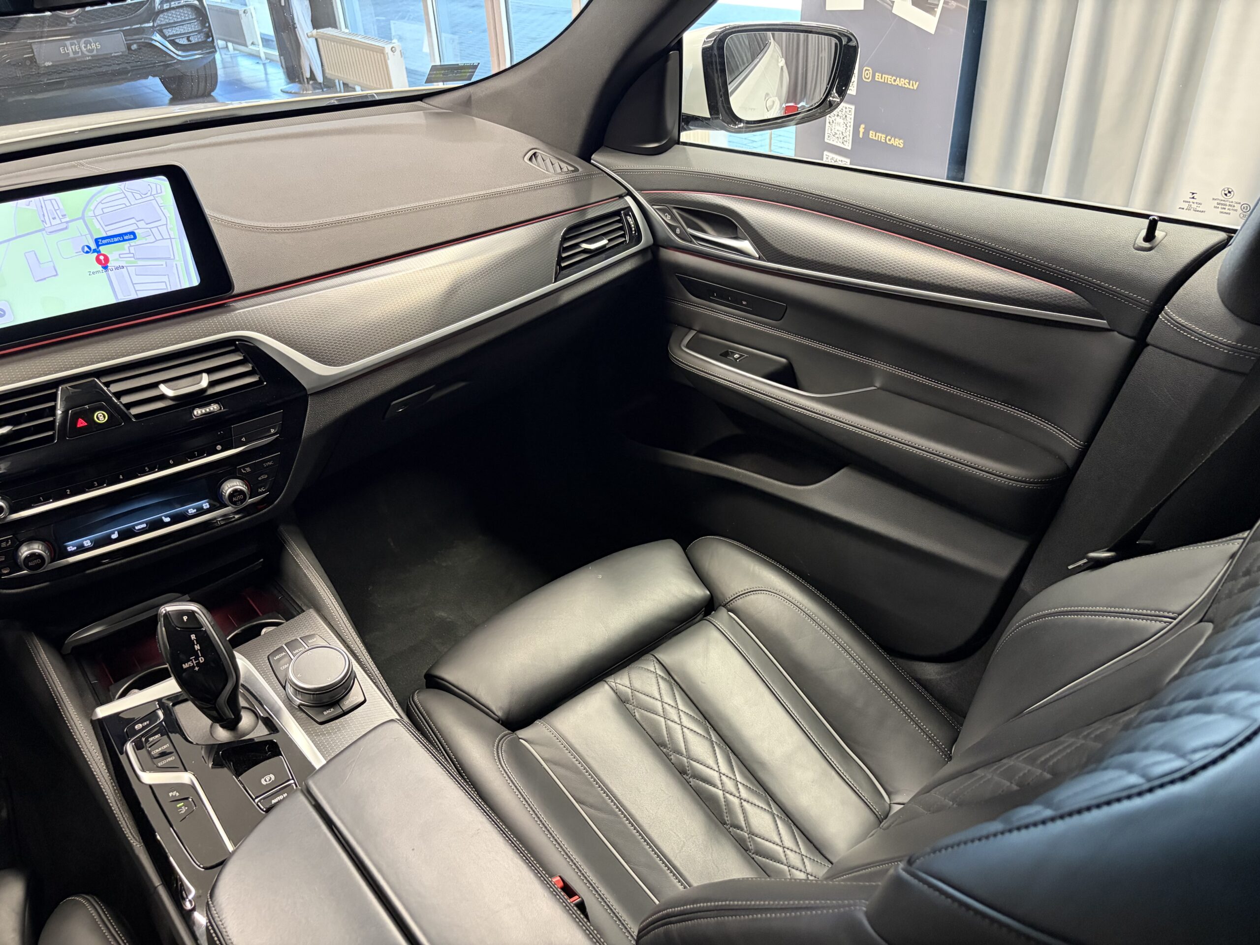 Car image 14
