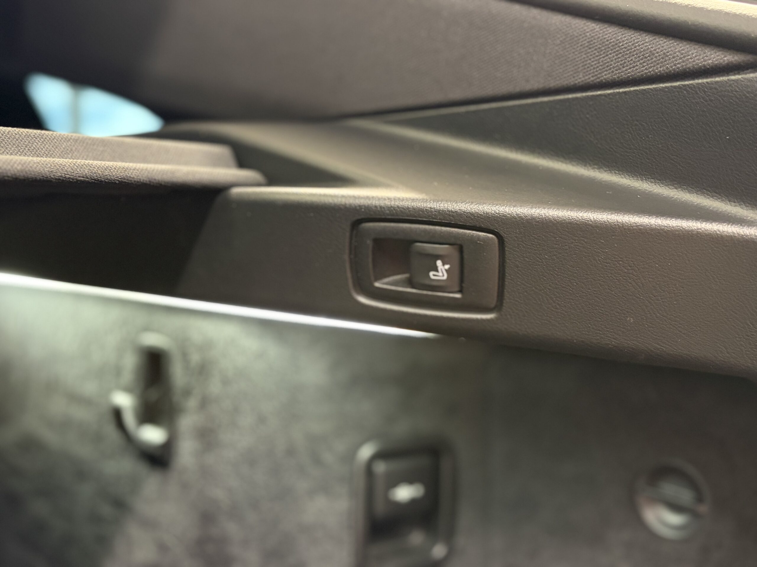 Car image 32