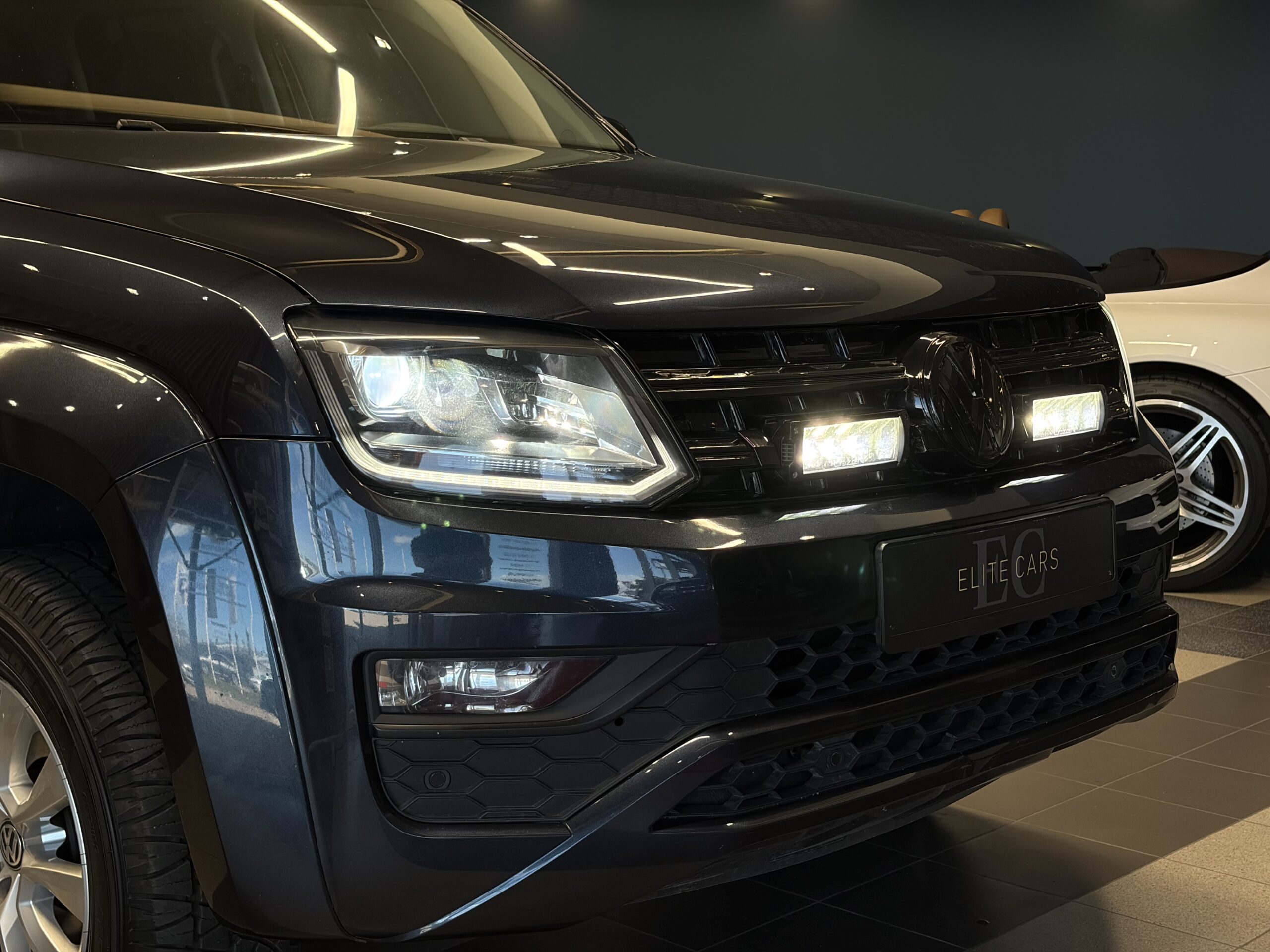 Car image 30