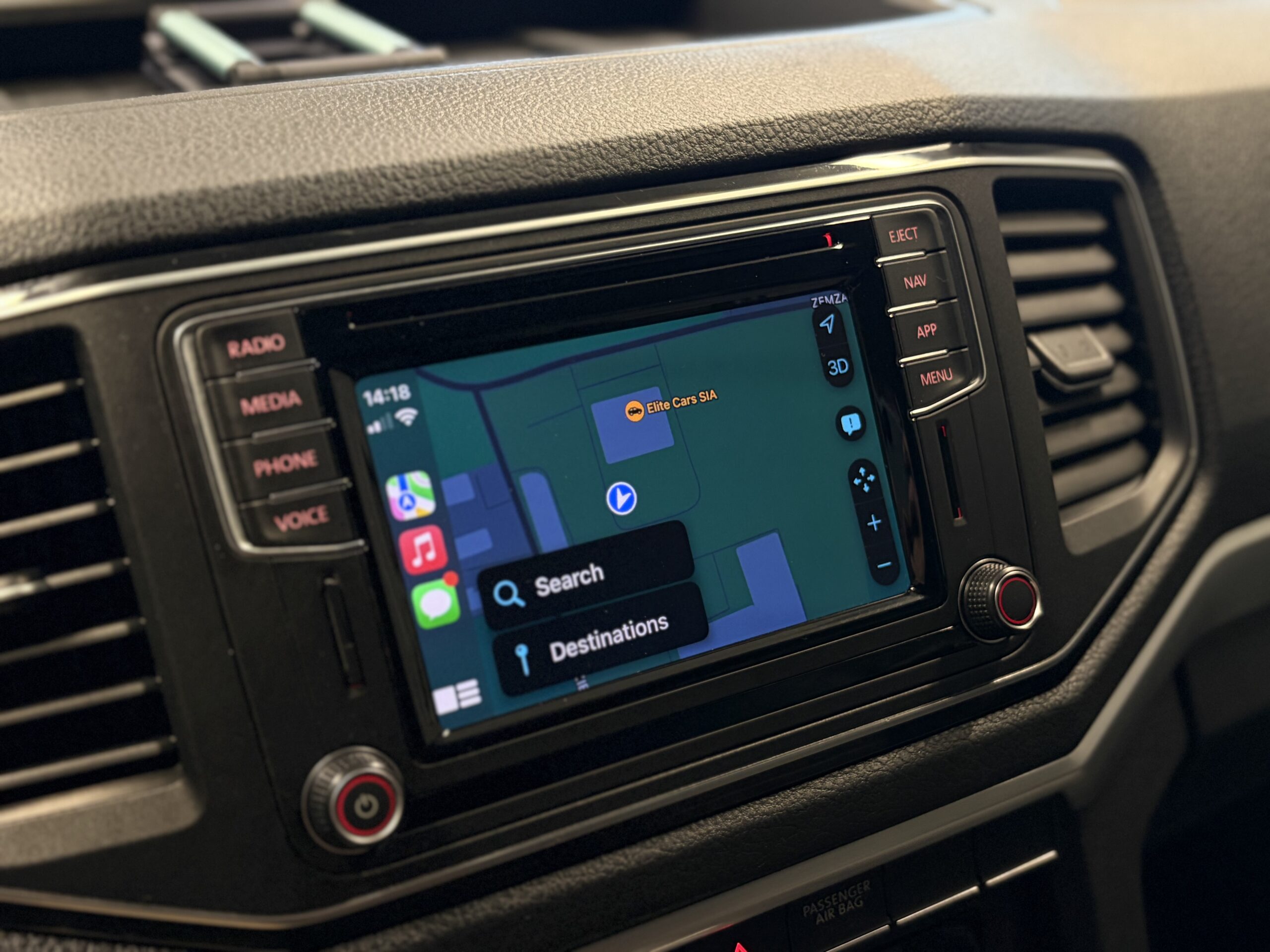 Car image 16
