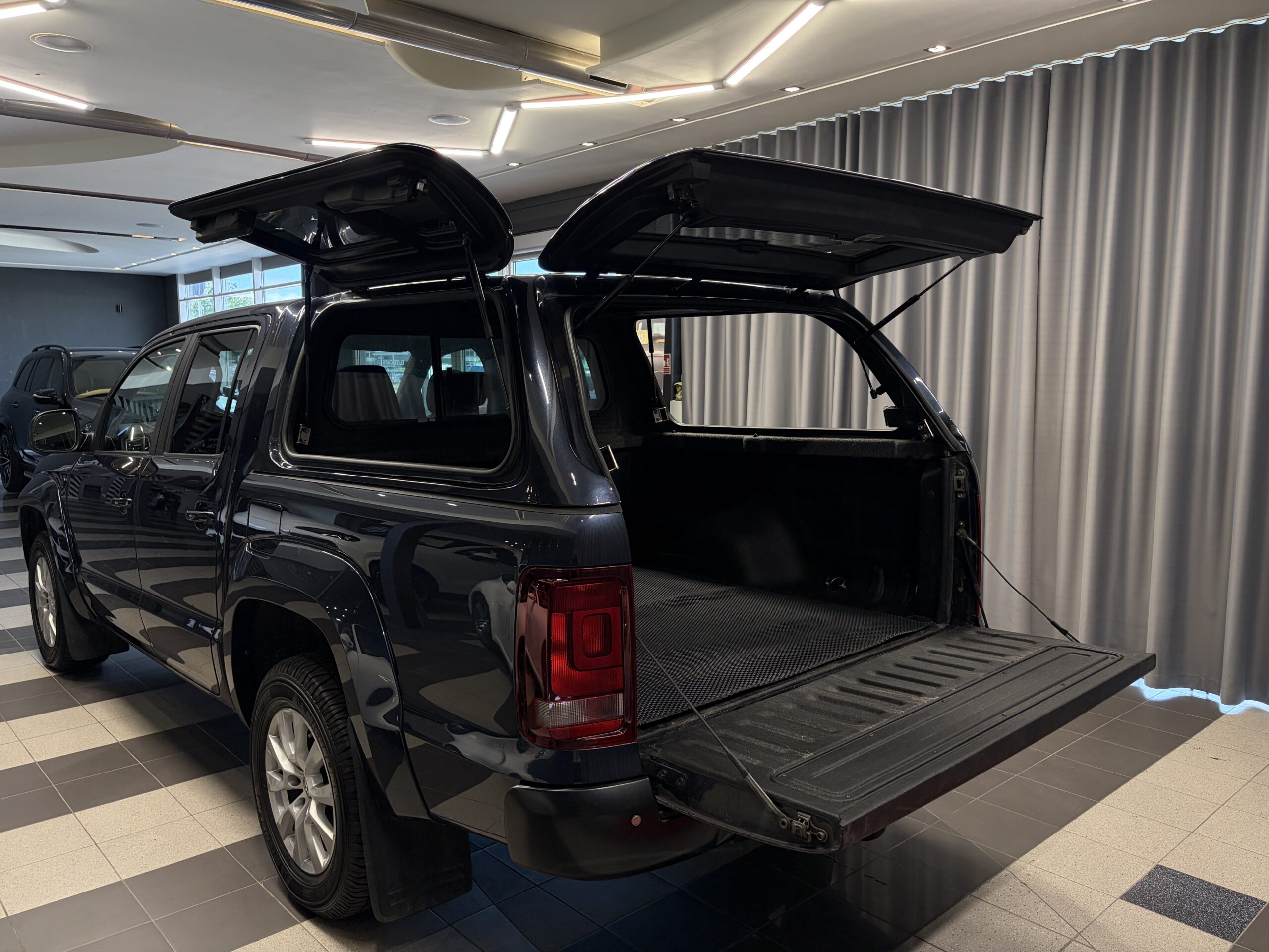 Car image 26