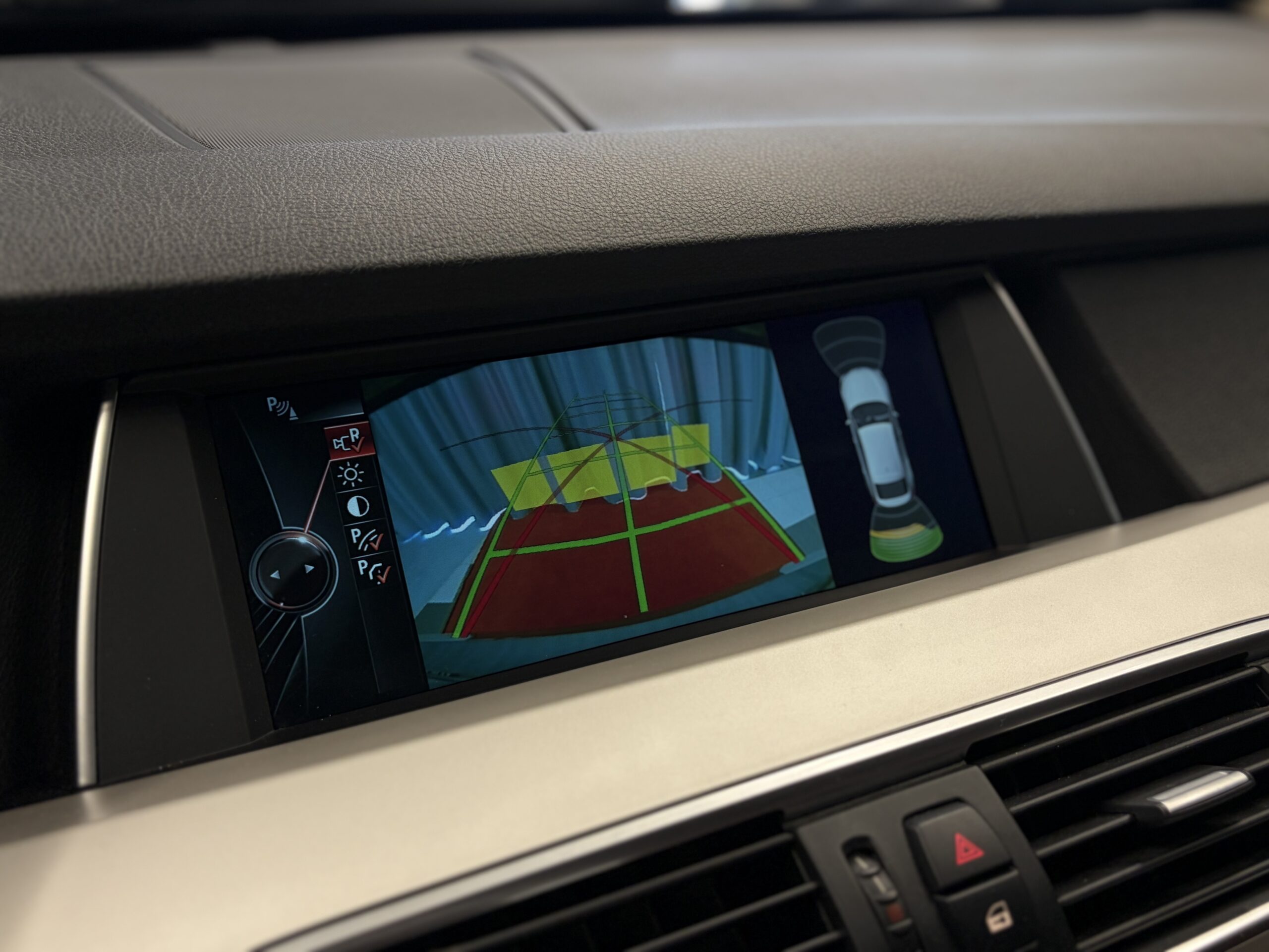 Car image 18
