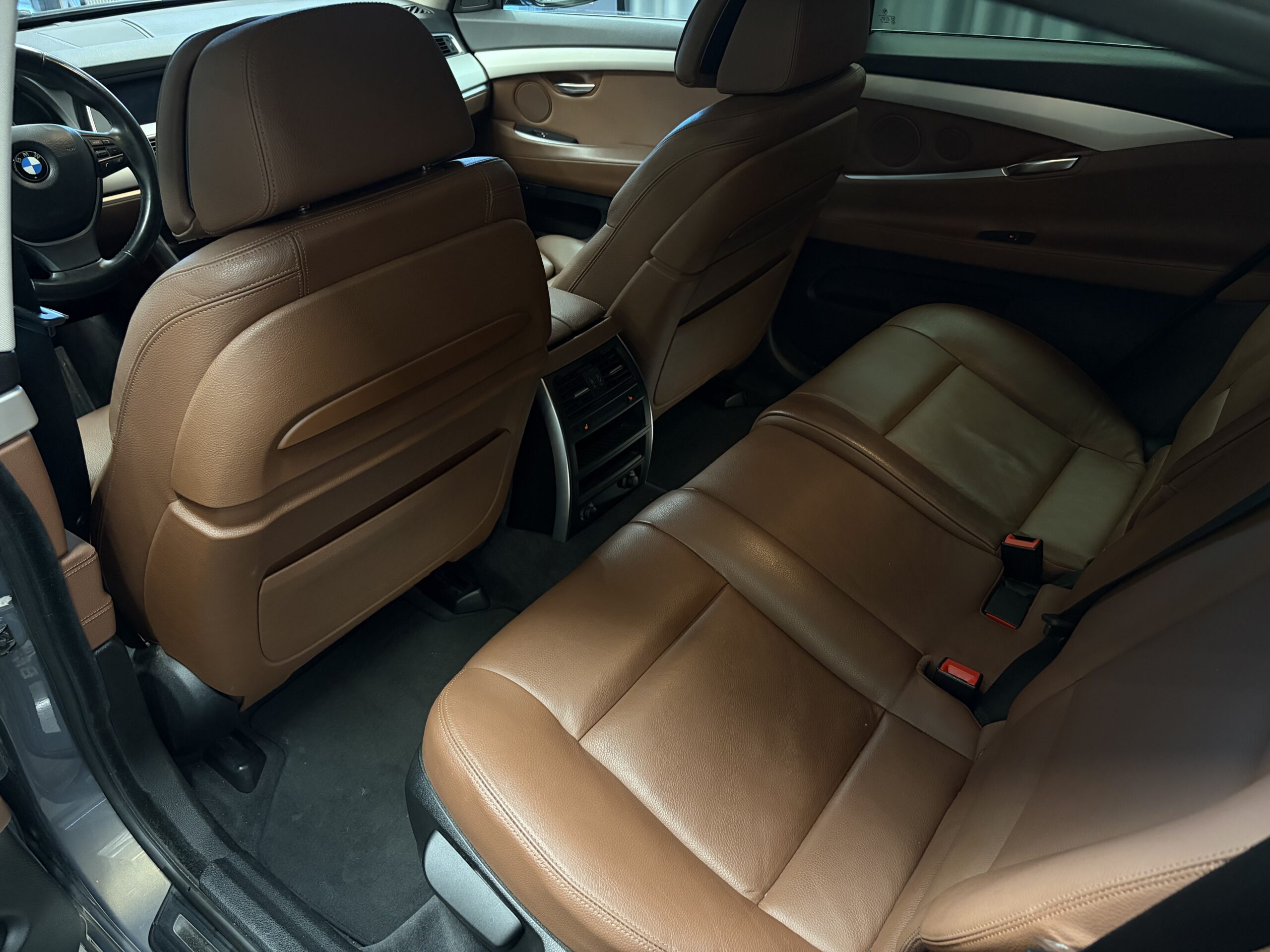 Car image 26