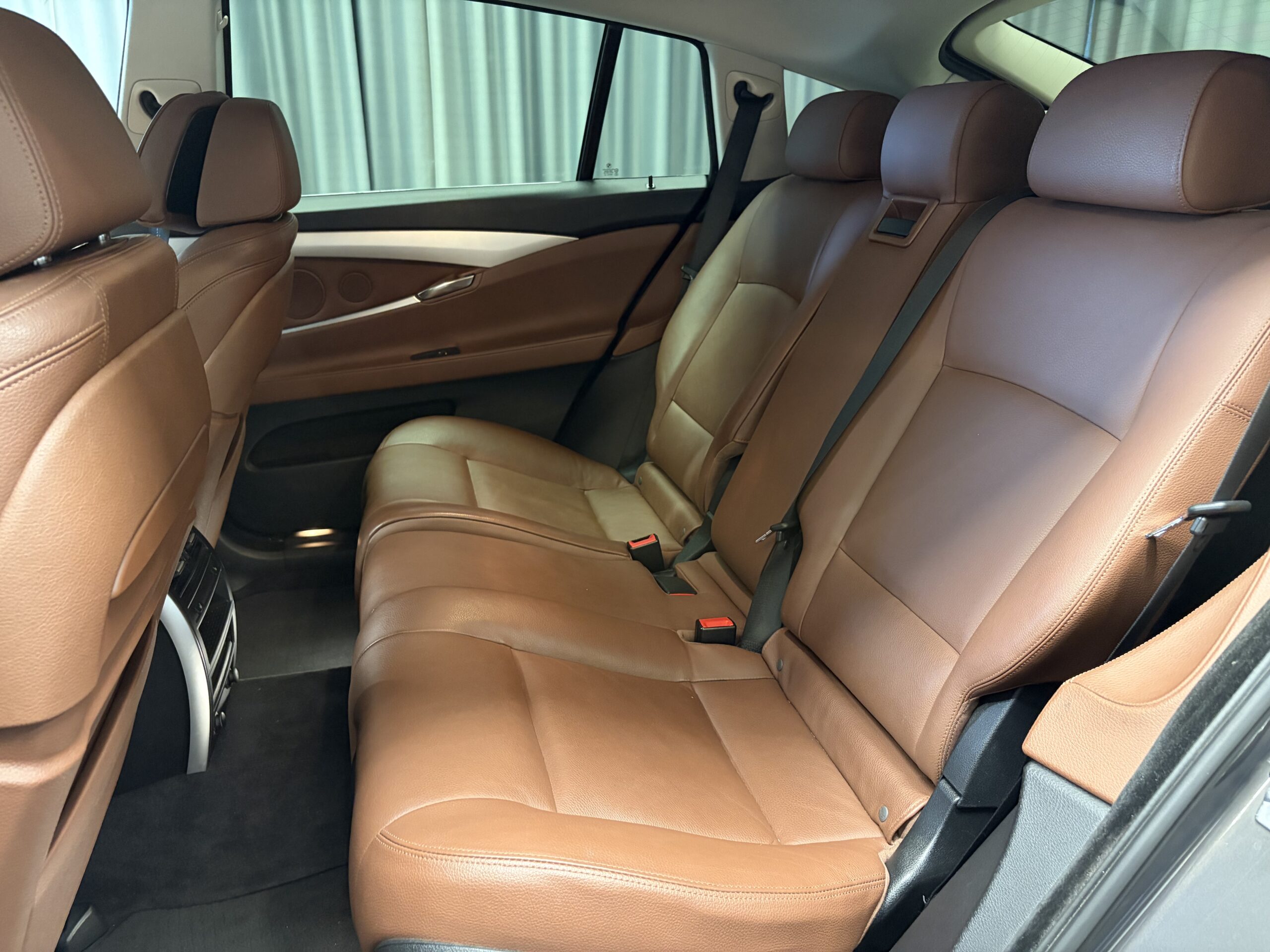 Car image 27