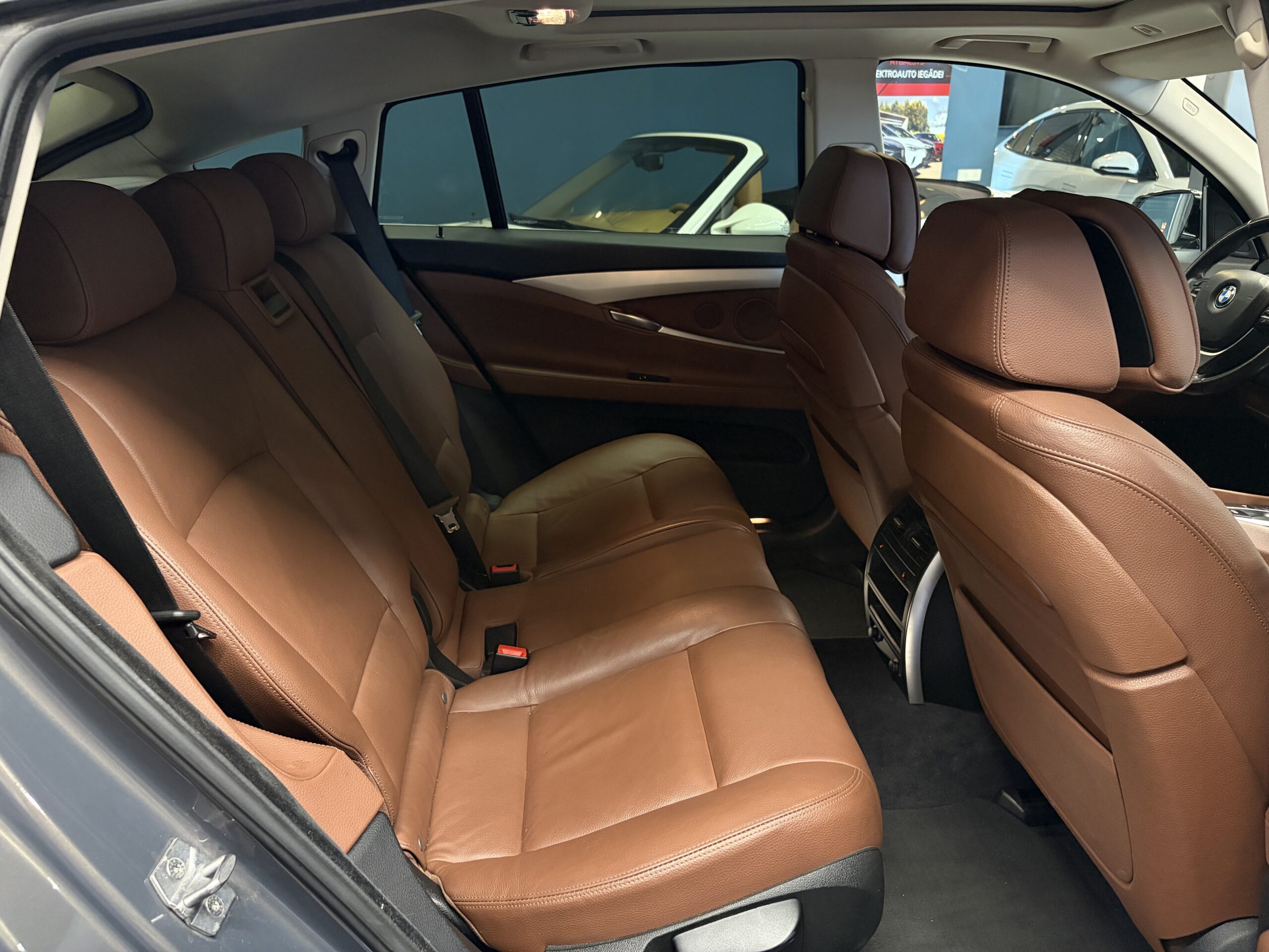 Car image 28