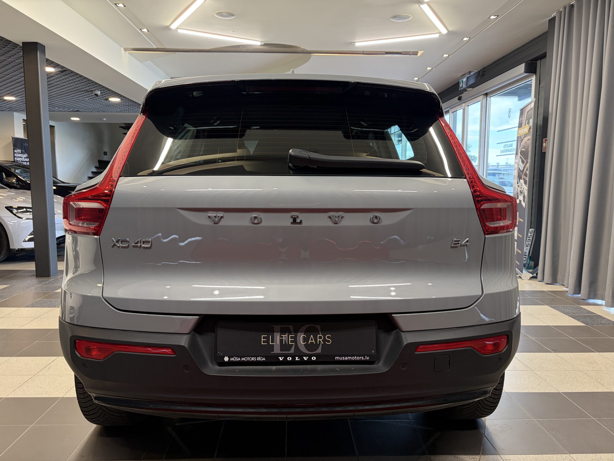 Car image 5