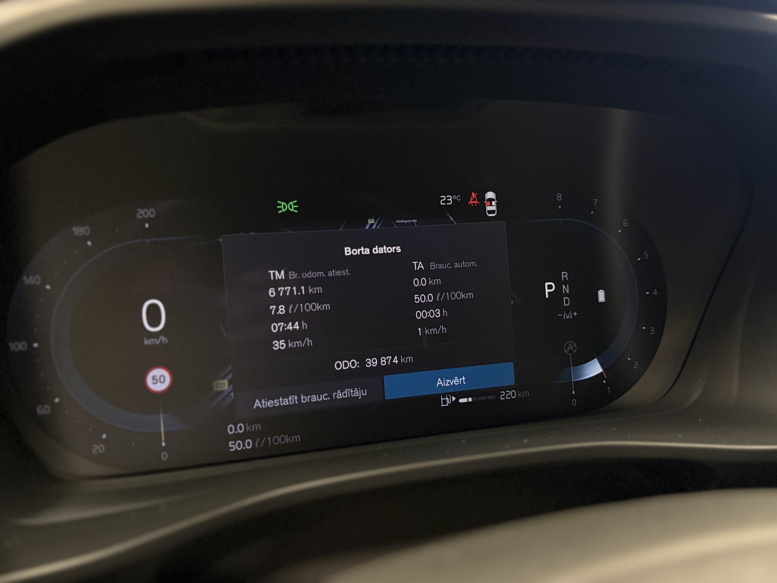 Car image 18