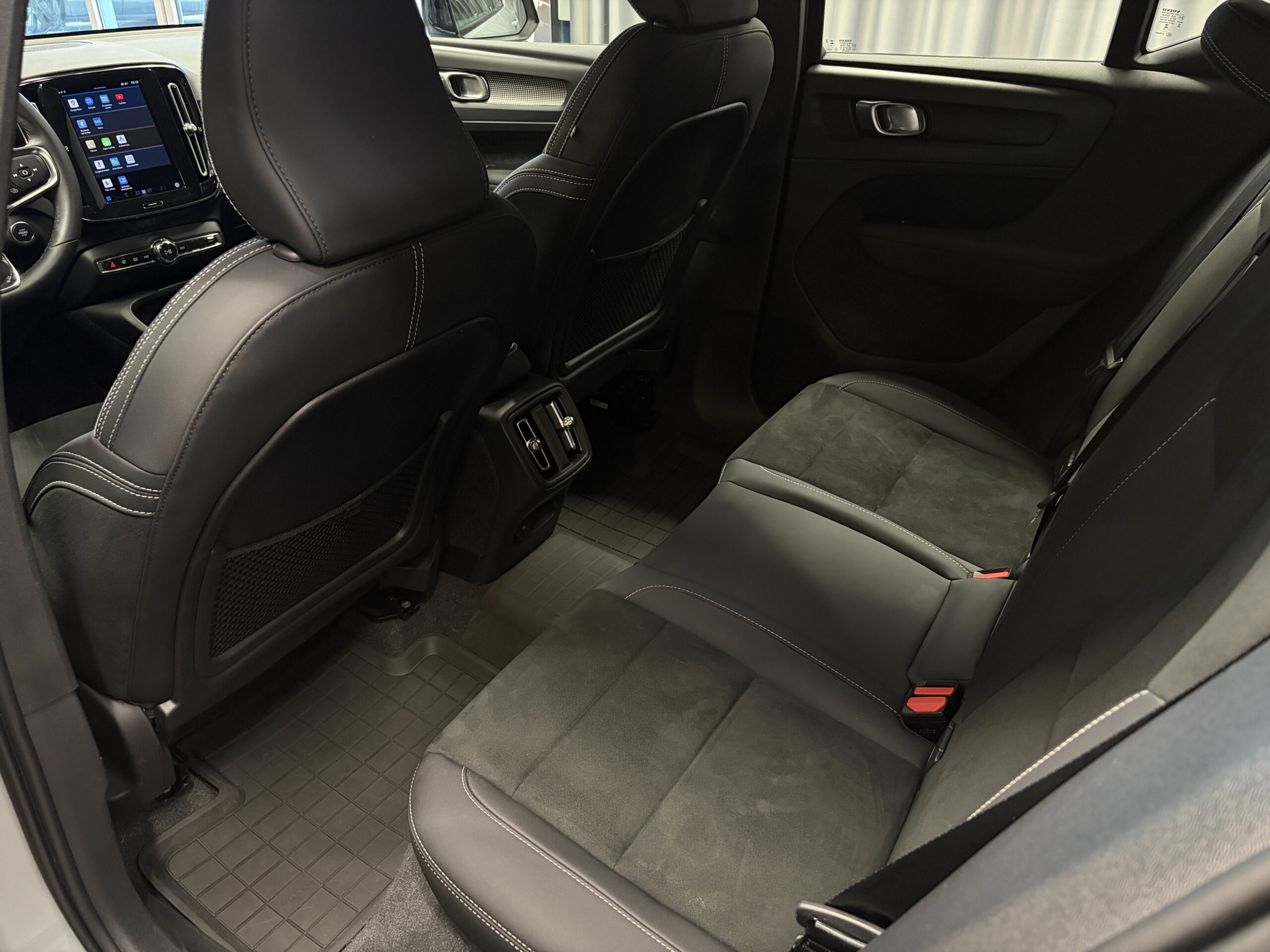 Car image 27