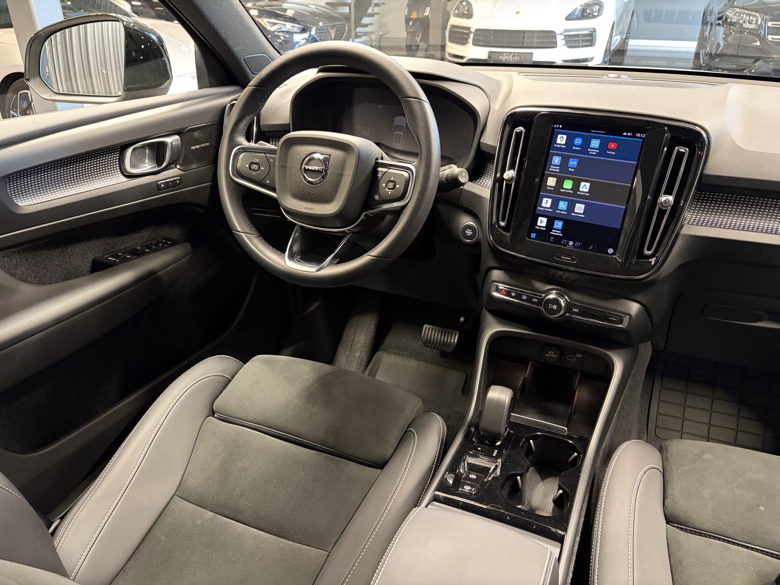 Car image 9