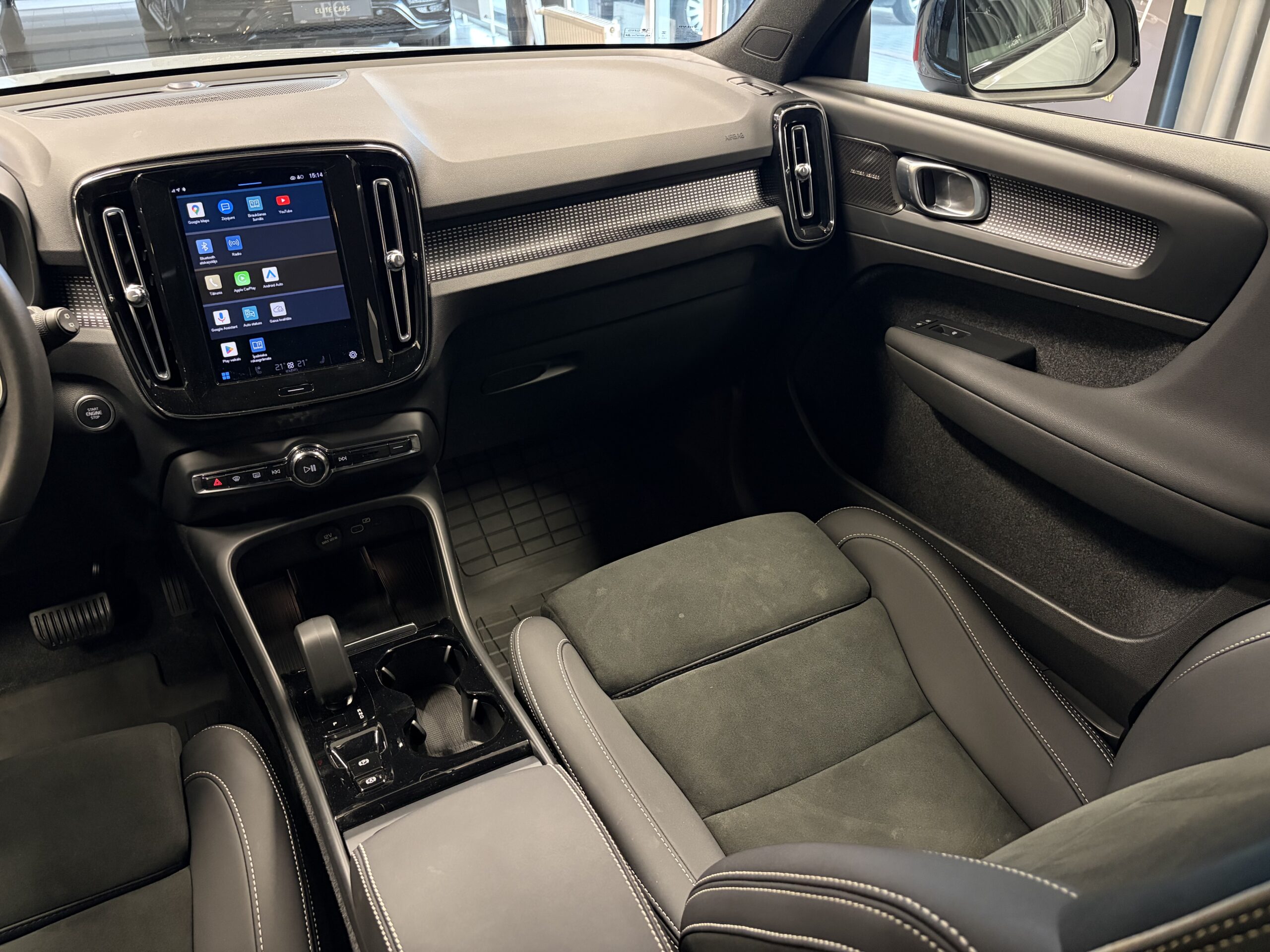 Car image 11